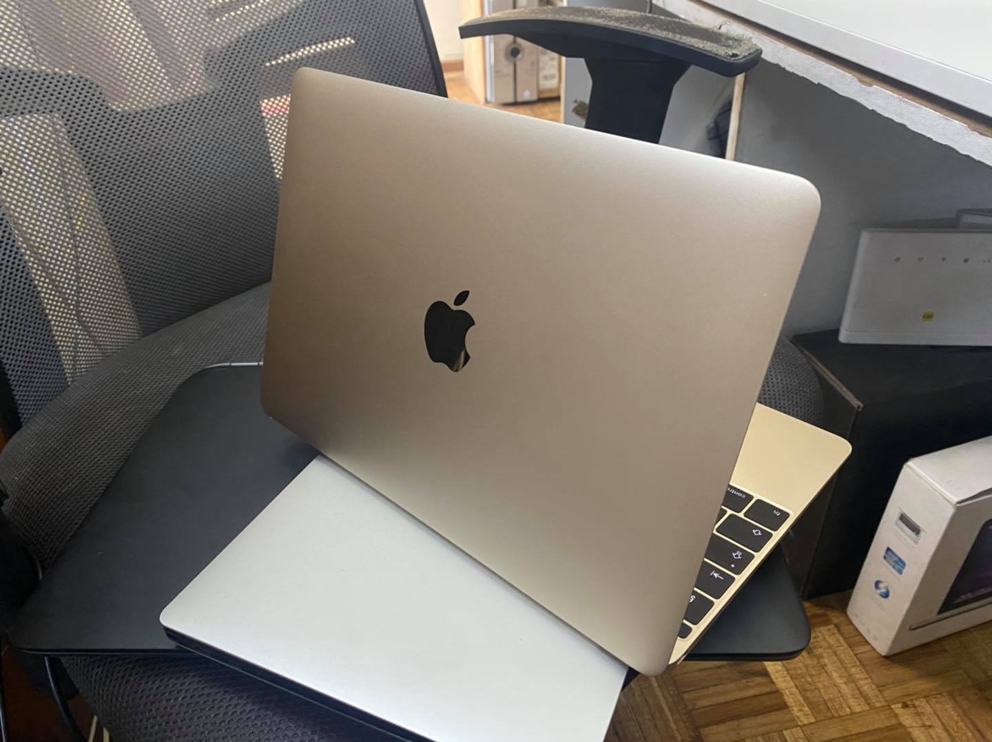 MacBook (12-inch, 2015) Core M, 8GB RAM, 256SSD ZMW 15,750 