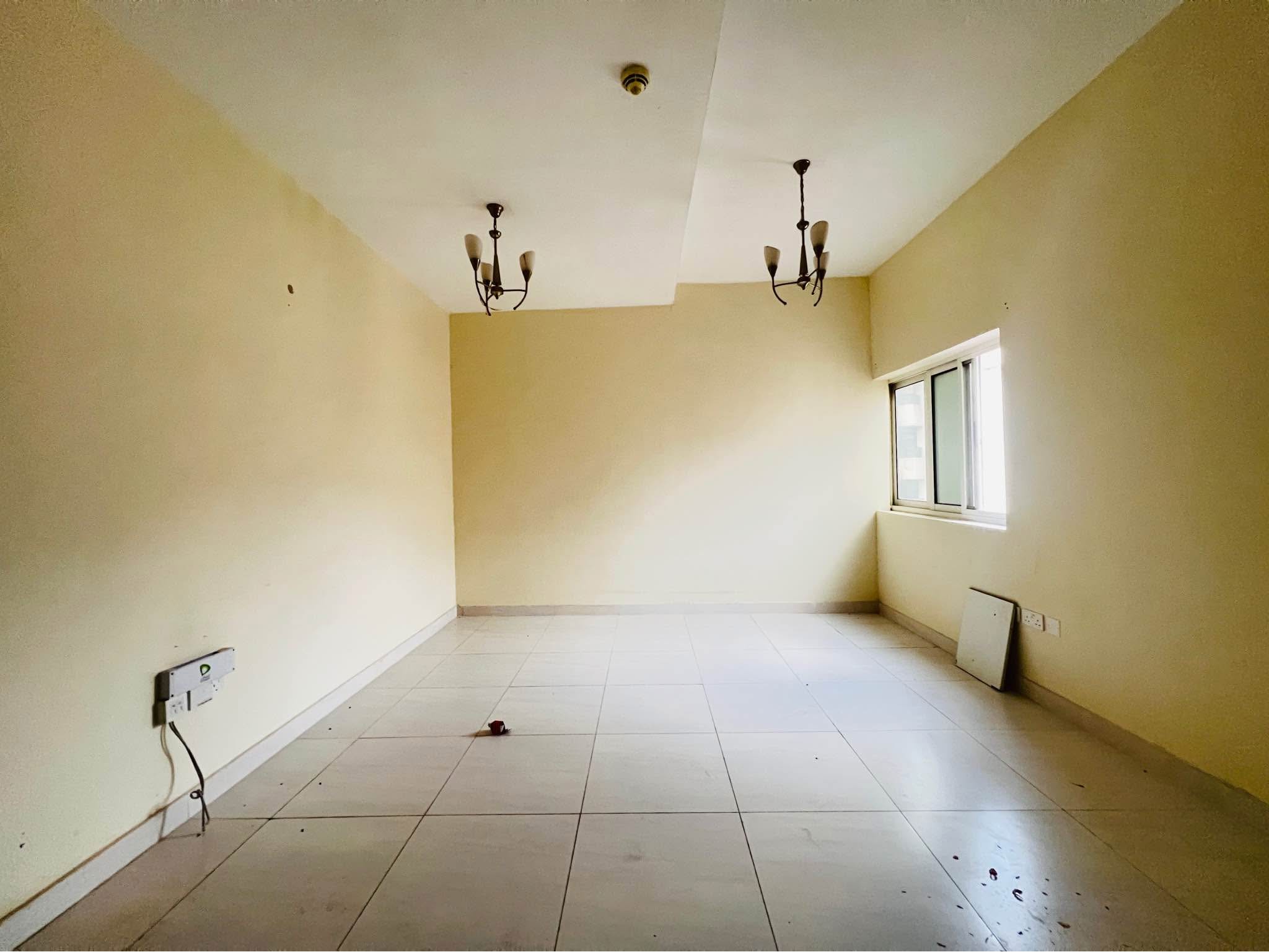 Partition : Port Saeed, Al Rigga, Muraqqabat | 2 bedroom hall with very ...