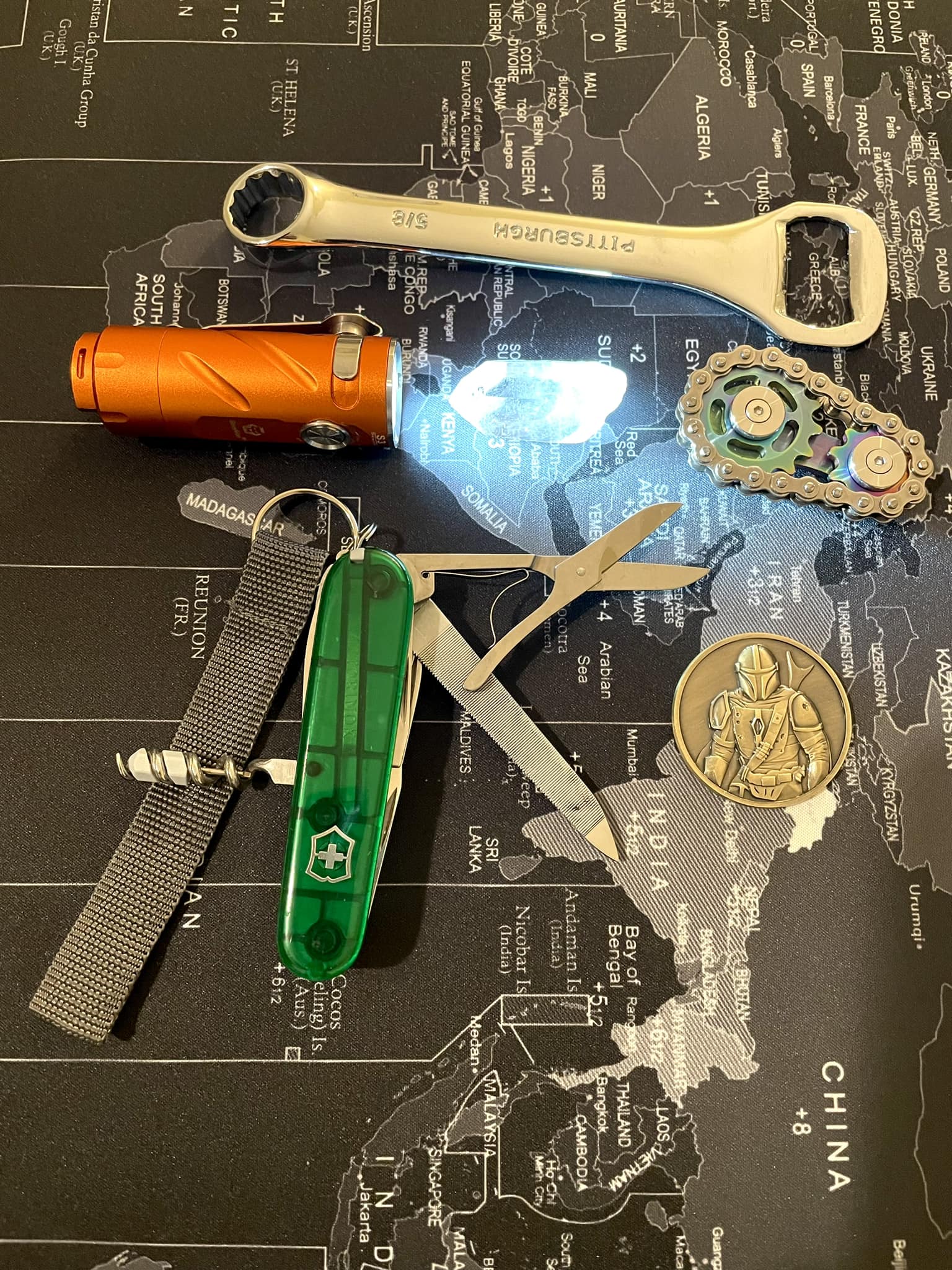 Hello, here is my Edc of the Moment ?. - Rovyvon E1 flashlight 