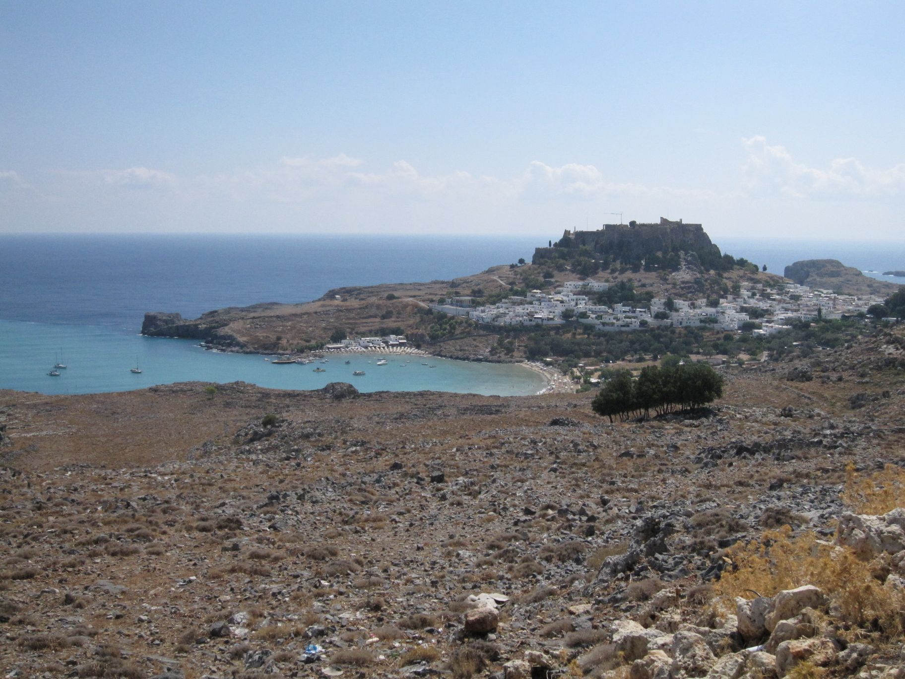 Verrückt - Lindos, Rhodos 💙 Lindos ist ein typisch griechisches Dorf ...