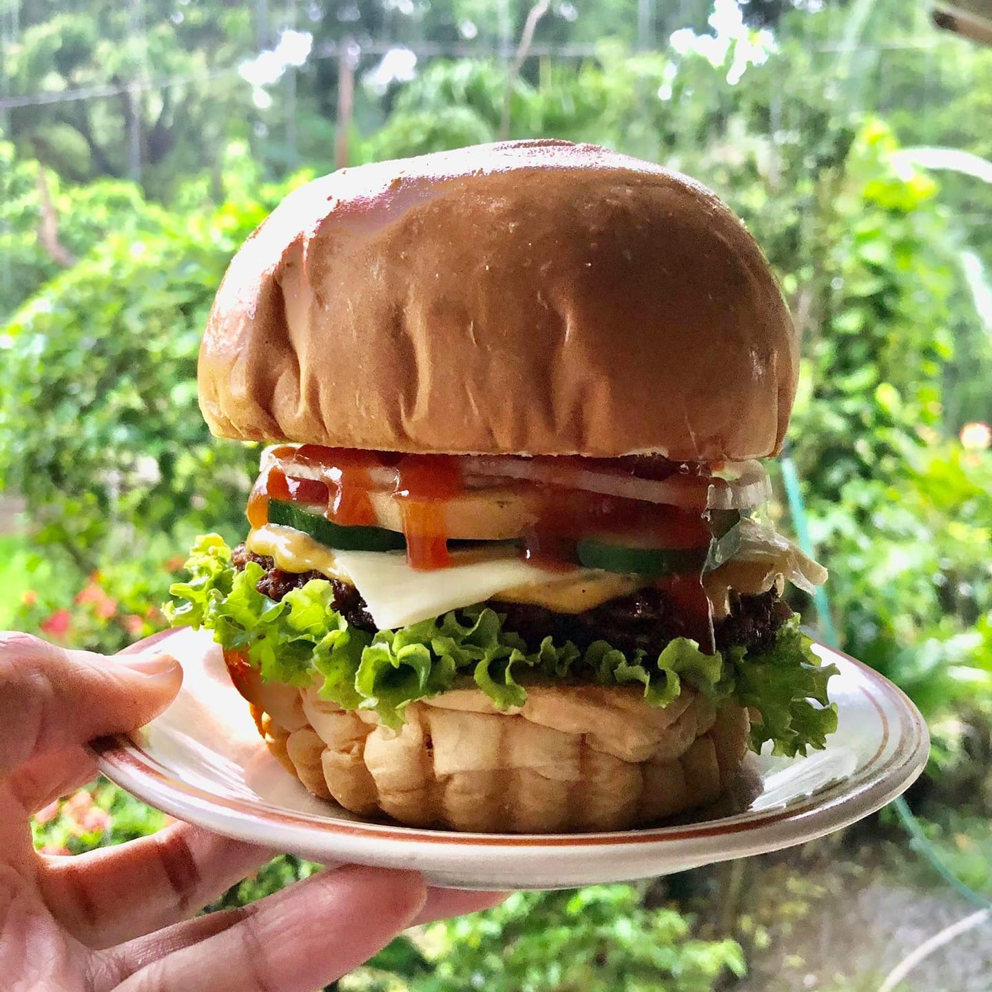 SINONG HINDI MAPAPA BURGER SA ULAN... - HEADS Burger and Beer | Facebook