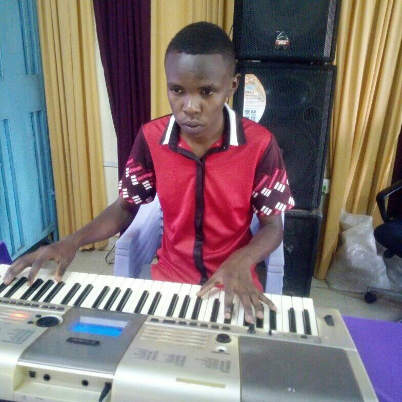 Raneld Romsa the pianist