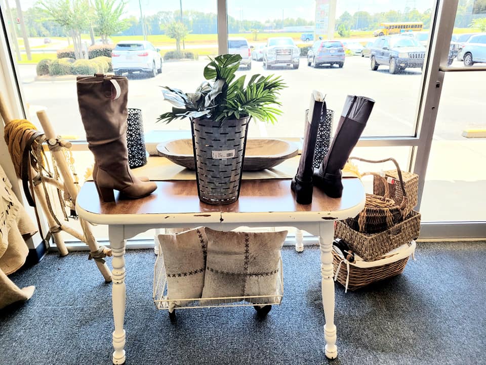 🔊New set up to accommodate all the... - Consignment Closet | Facebook