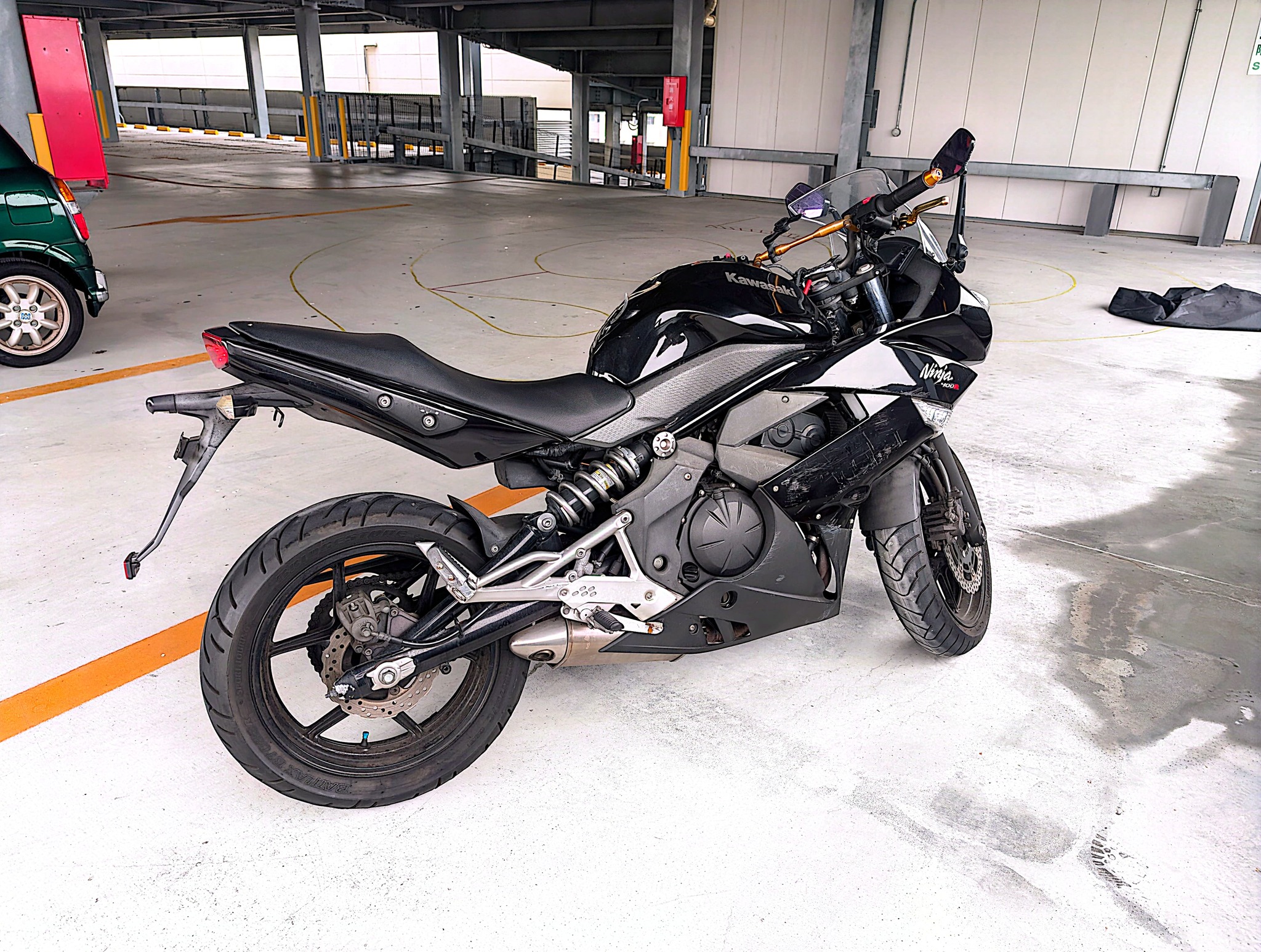 ストライプ Kawasaki Ninja 400 for sale, needs repair