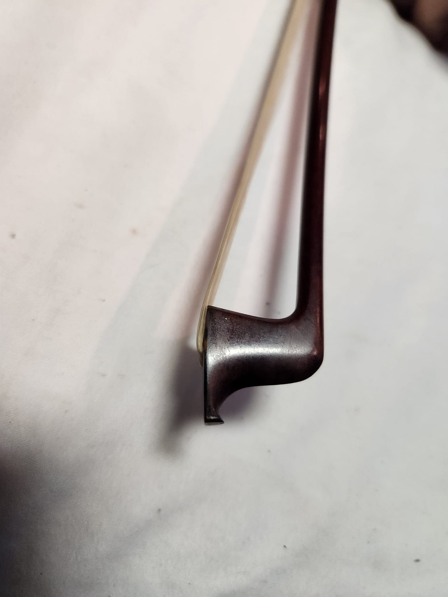 What are concerns with tortoiseshell frog bows for violas?