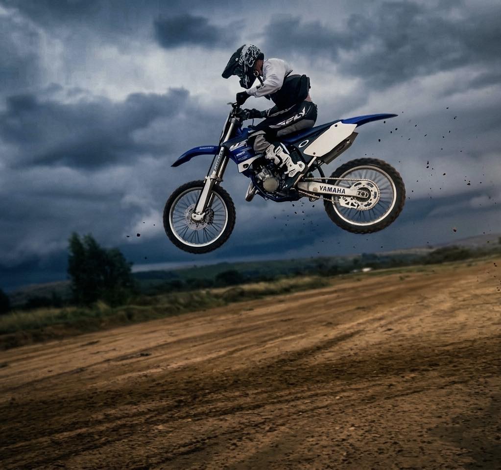 2004 on the Yamaha YZ125 — wide open, chasing jumps and chasing