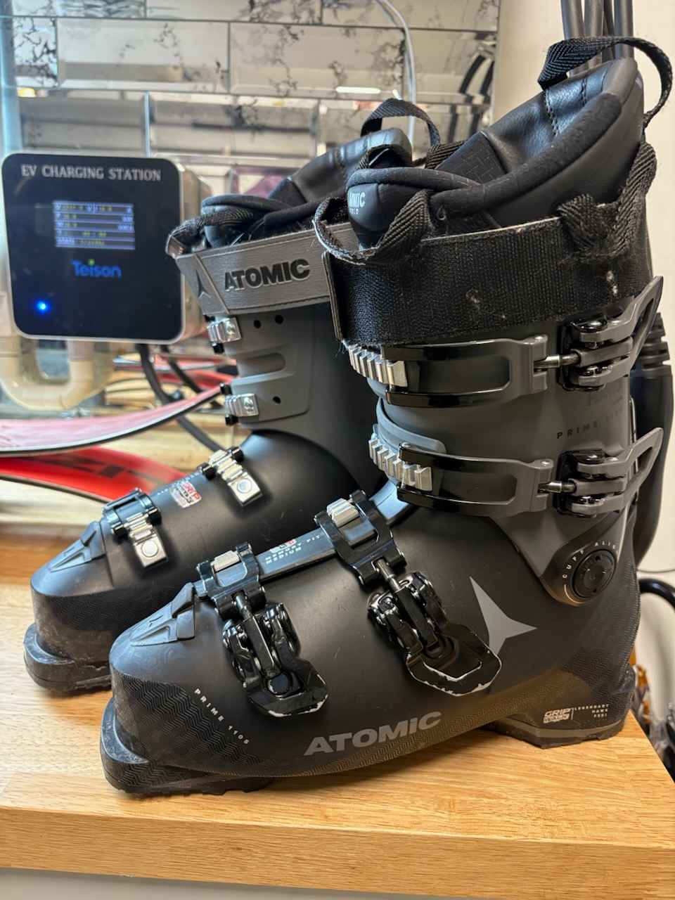 レディ Excellent condition. Very clean with no tears or heavy wear. High