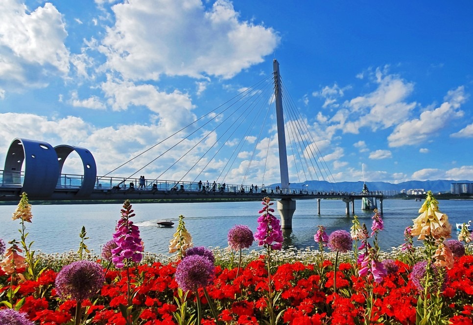 Gangwon State - Soyanggang Skywalk's circular plaza is...