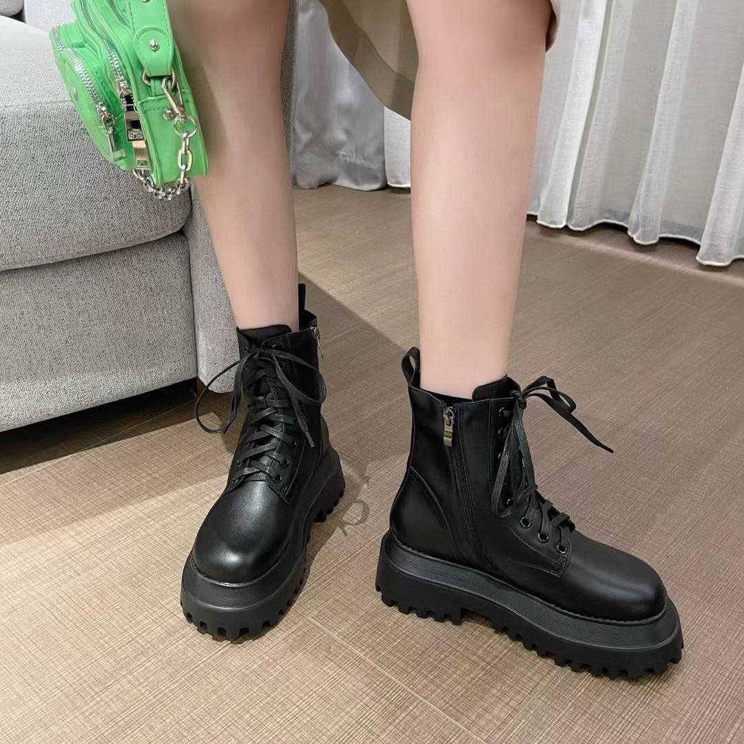 Sa La v - 🇰🇷厚底軍靴🇰🇷 預購 💰 $ 1 2 8 0 （低筒） 🌟版型正常 🌟鞋底前高約5 厚高6公分...