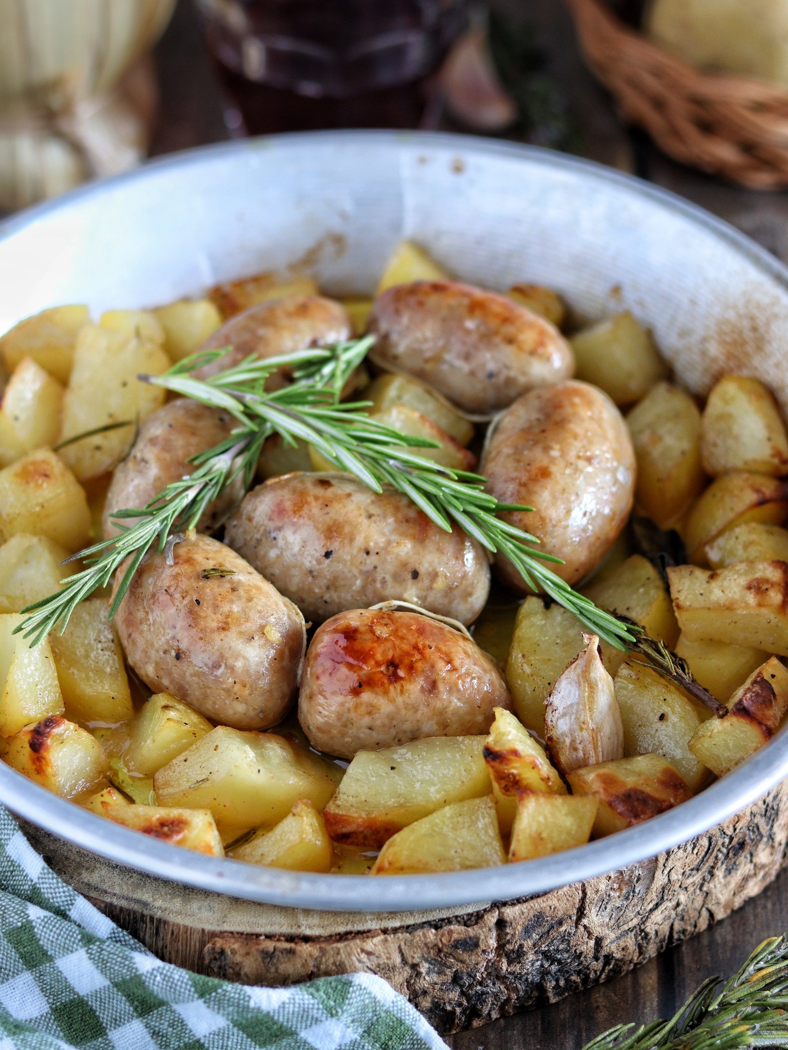 Ricette Tradizionali Italiane | Il RUOTO DI SALSICCE E PATATE AL FORNO ...