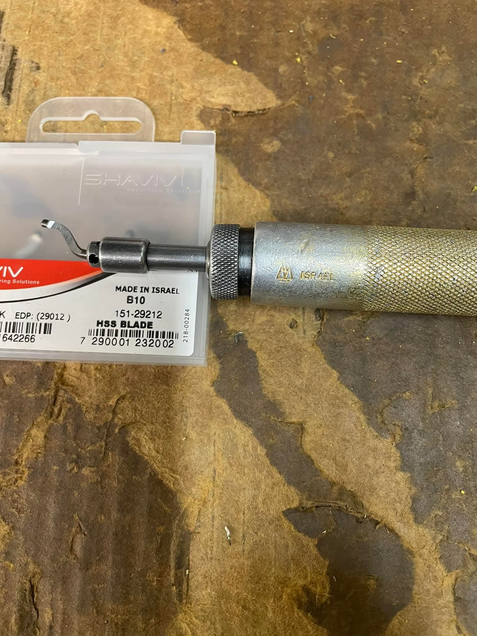 アンディ品 What are the guidelines for deburring and edge breaking in machining?