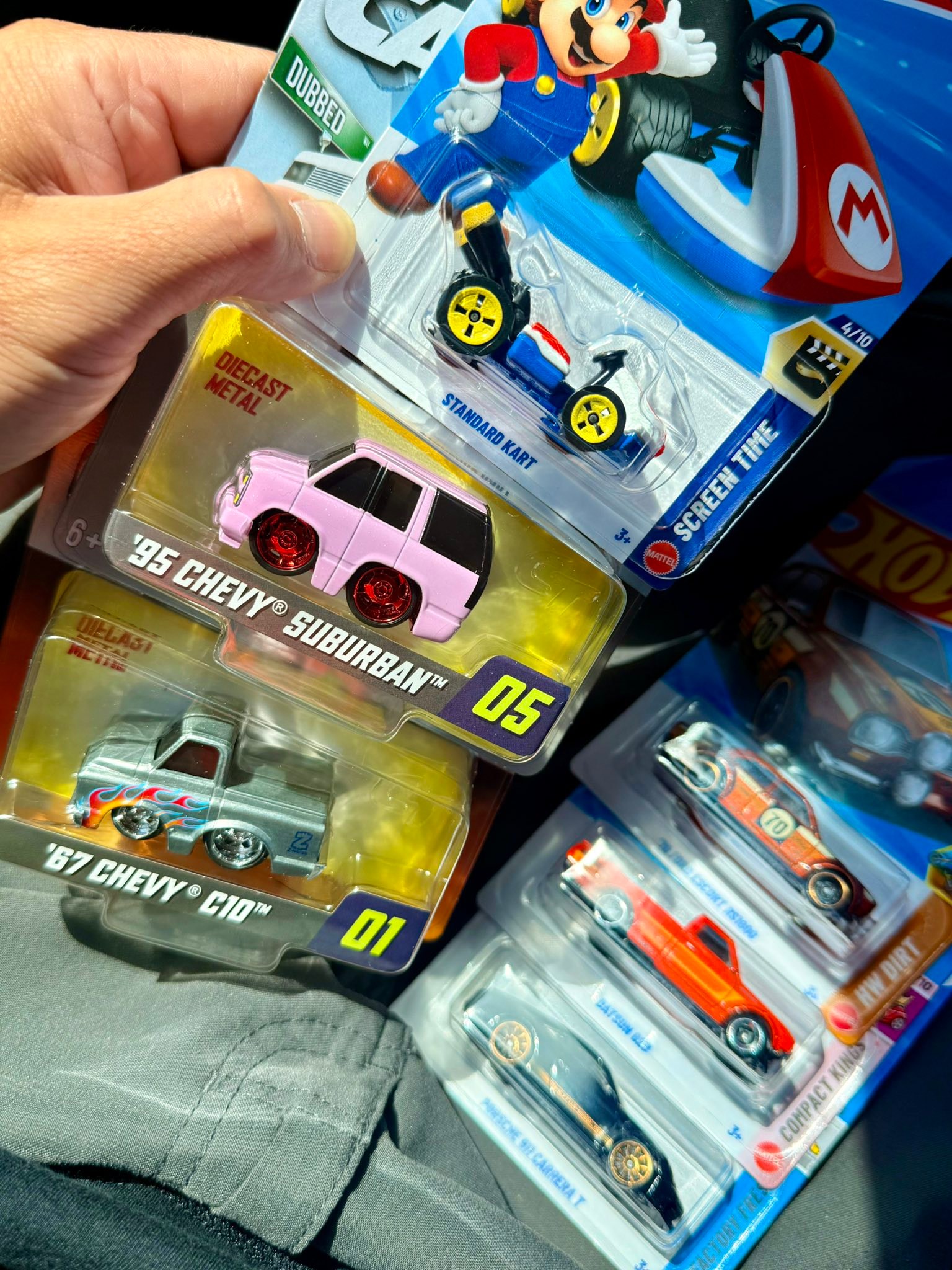 Hot Wheels Suburban car mismatched color surprise
