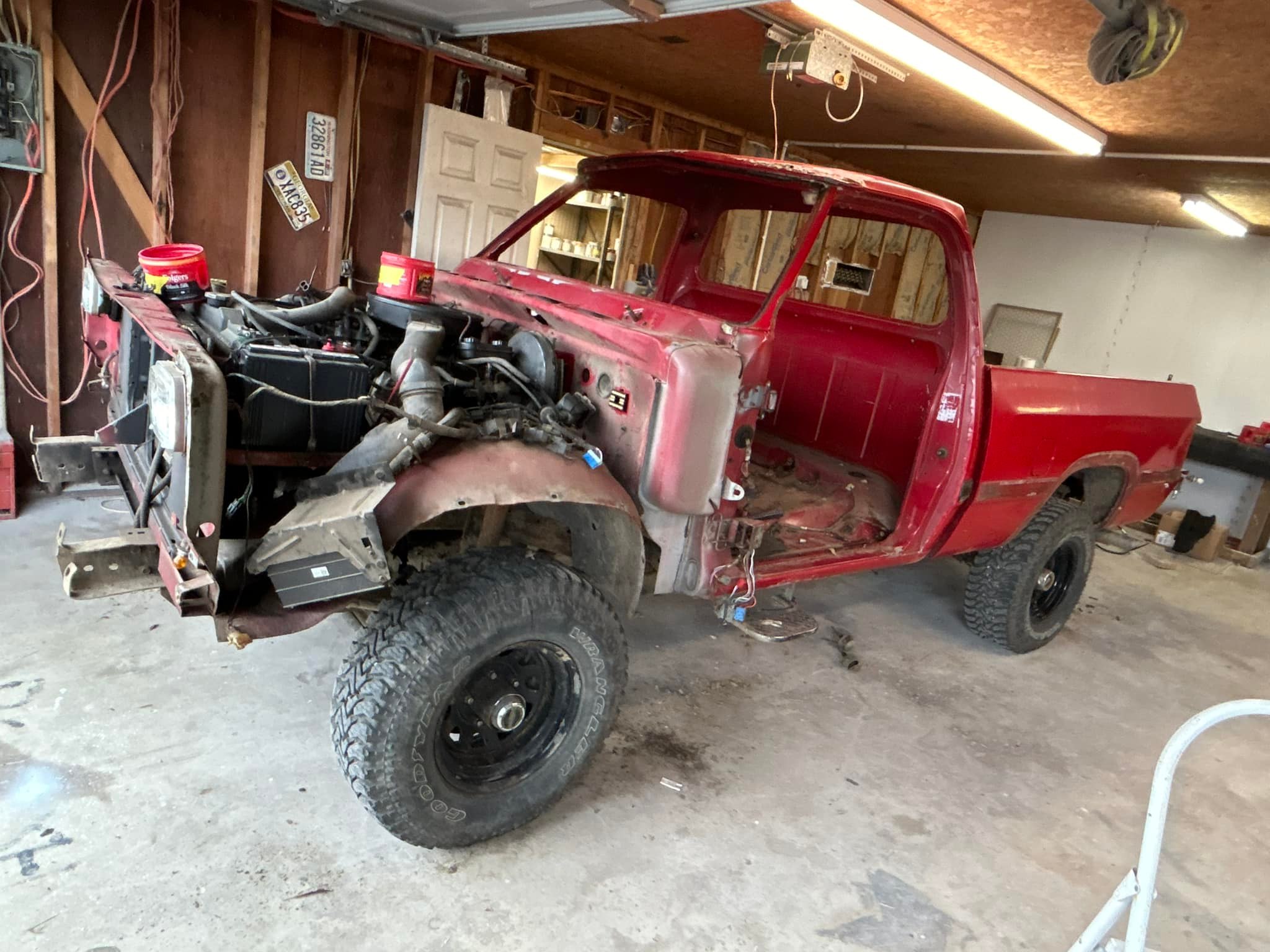 CB Auto Body | Fyffe AL