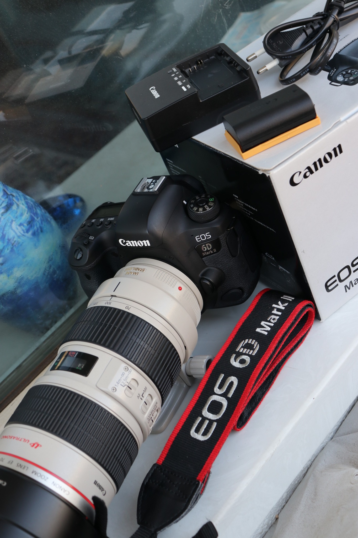 CANON EOS 6D MARK 2 BODY CANON 70 - 200MM F2.8 IS LENS CANON EOS 