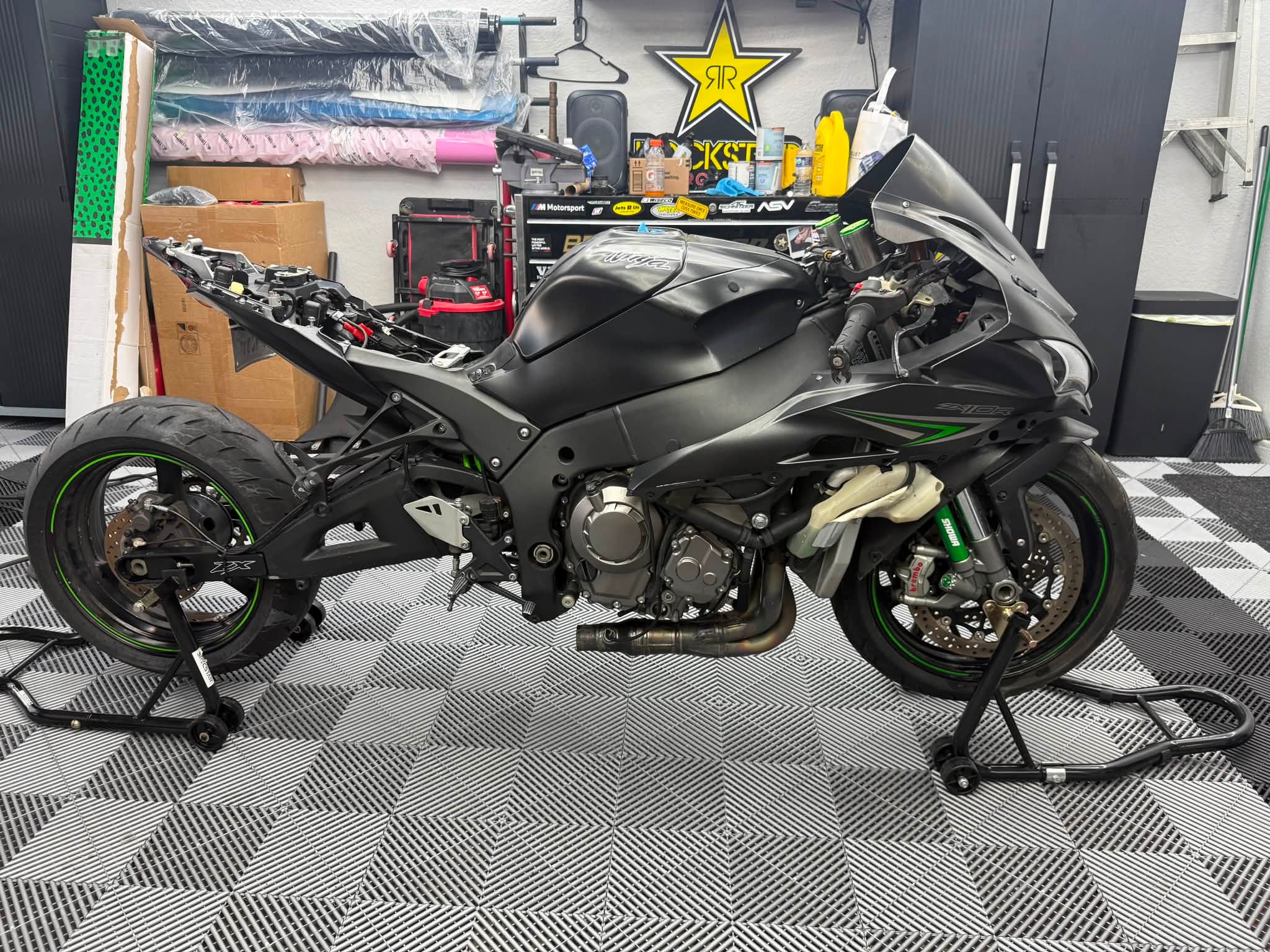 Why is my 2016 Kawasaki ZX10R not getting oil pressure?