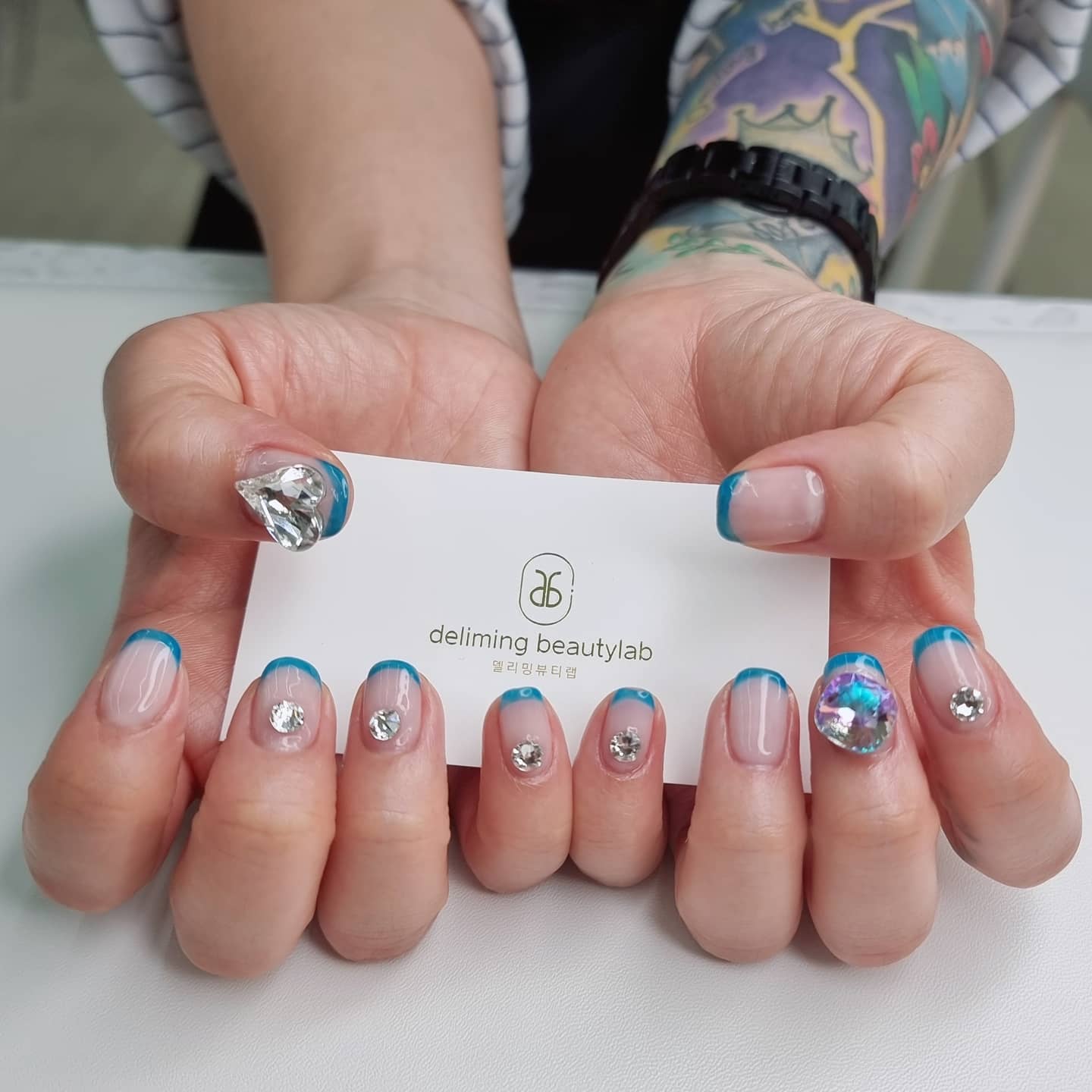최소라 - 💅네일아트도 델리밍뷰티랩🌟 . 아무리바빠도 할껀 해야쥬!! 요즘 계속되는 풀예약으로 같은공간...