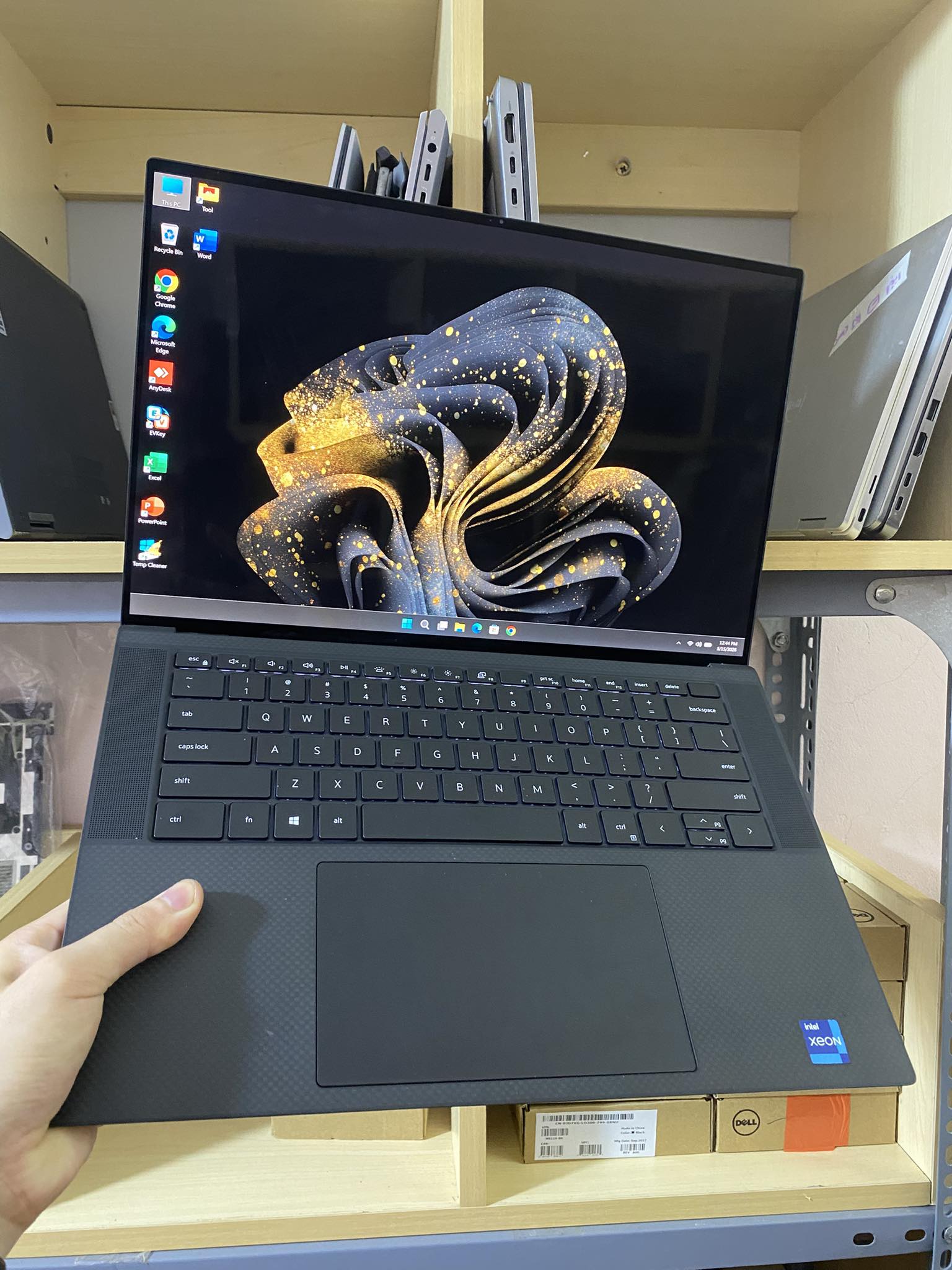 Dell Precision 5560 cấu hình max - Xeon w11955m, ram 32, ssd 512 