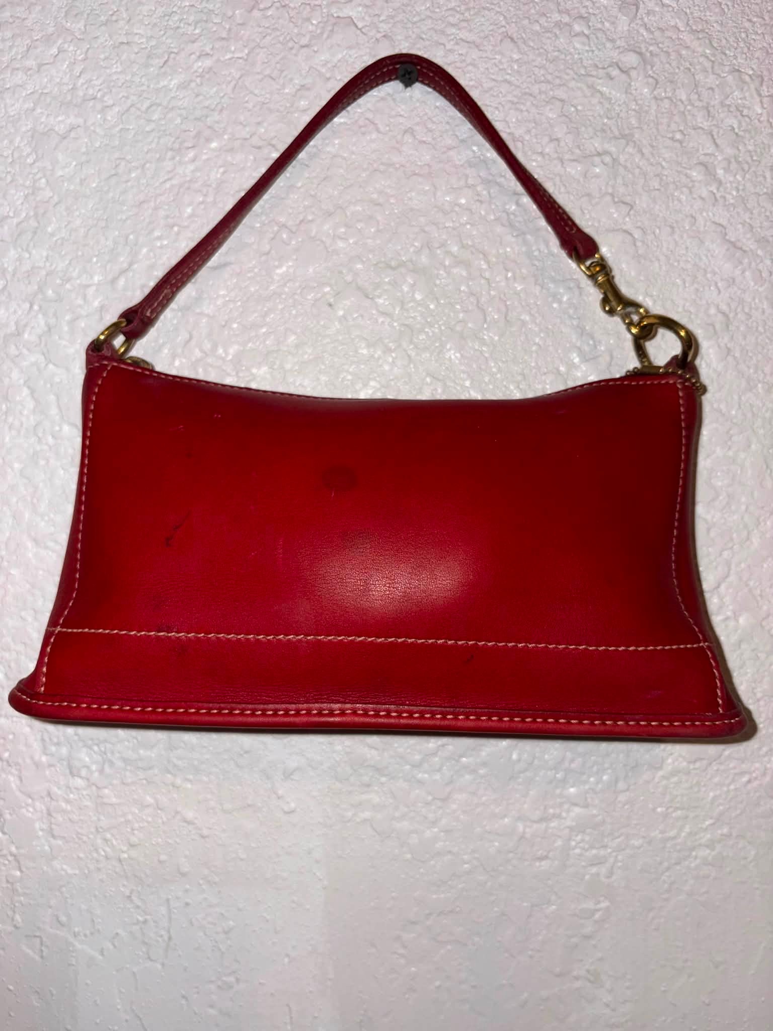 This is a Vintage & Retro Rampage Houndstooth Clutch Purse w  display picture 1