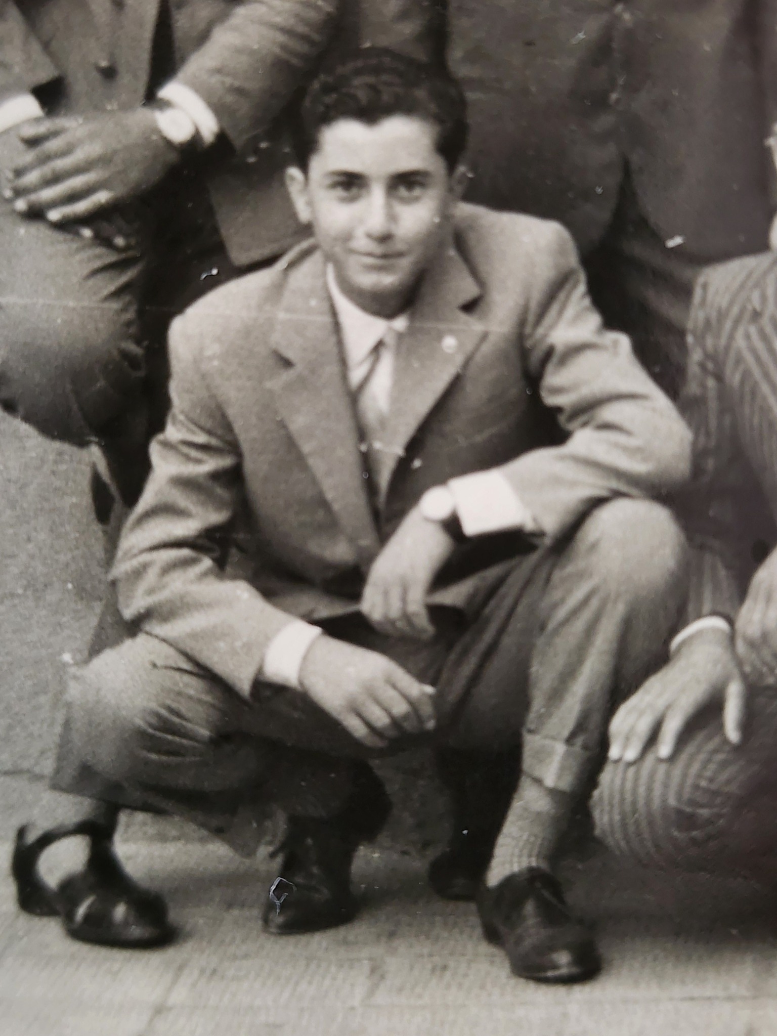Free Photo Restoration, Repair & Photoshop | Can anyone restore this ...