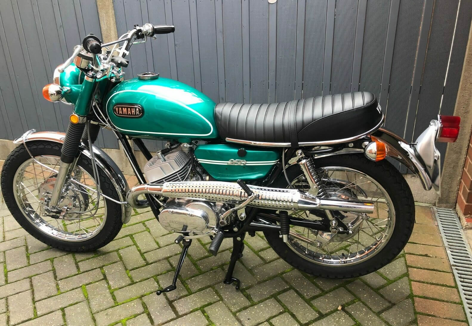 Very pretty 1969 Yamaha YAS1 - Seller says it's only done 120