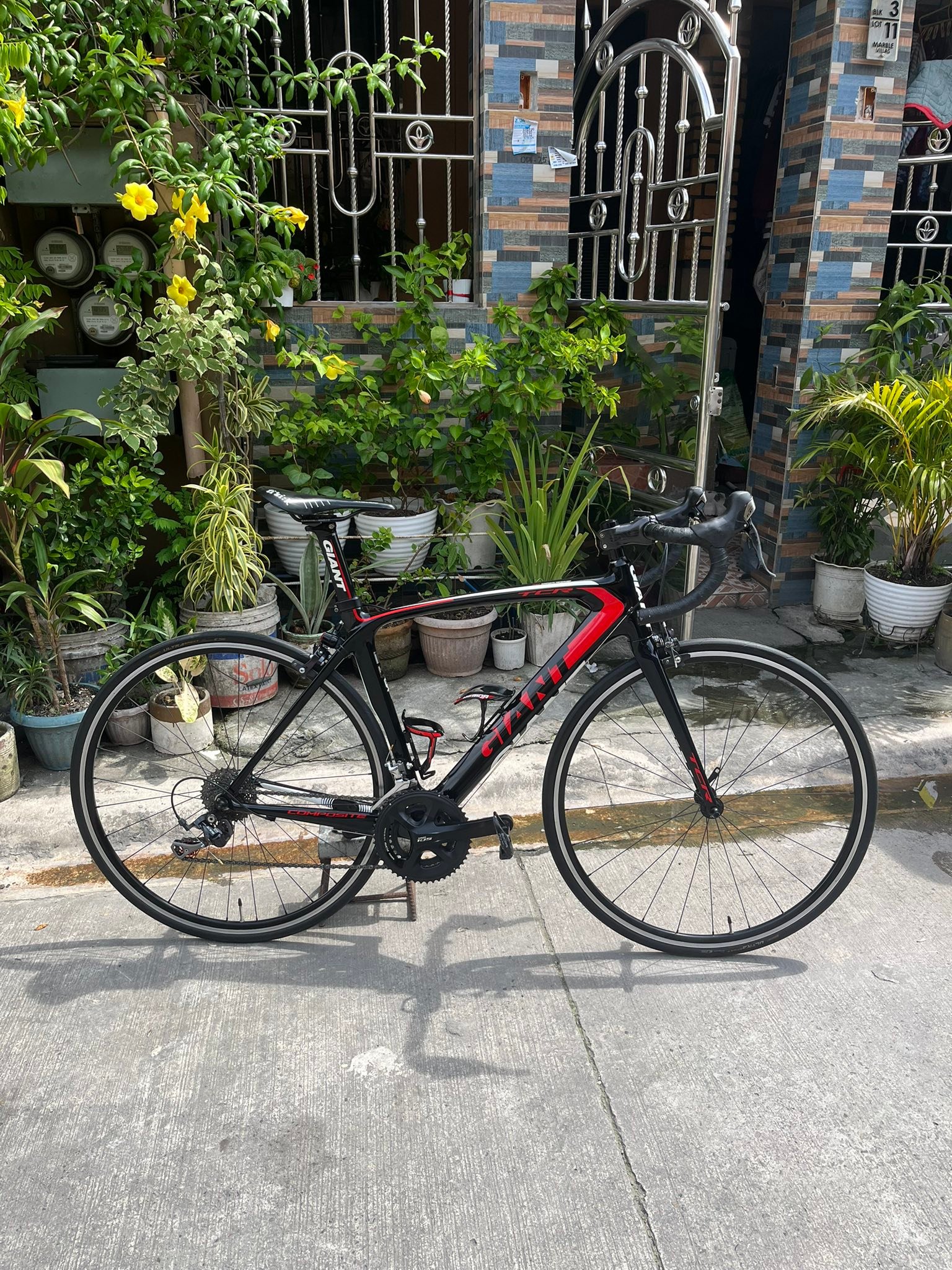 For sale carbon road bike Price 35000/35k Frameset- Giant 