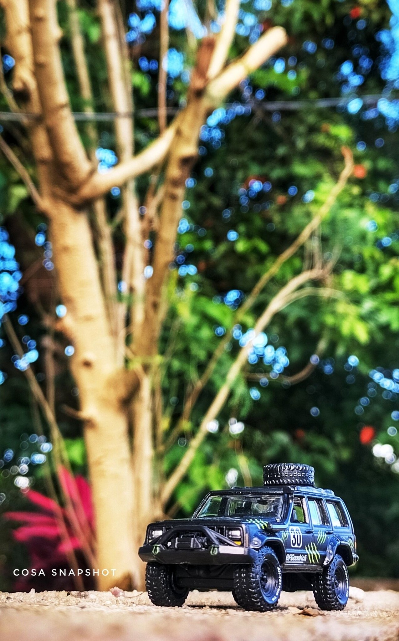 They're finally here!! Highly-detailed Johnny Lightning Jeep