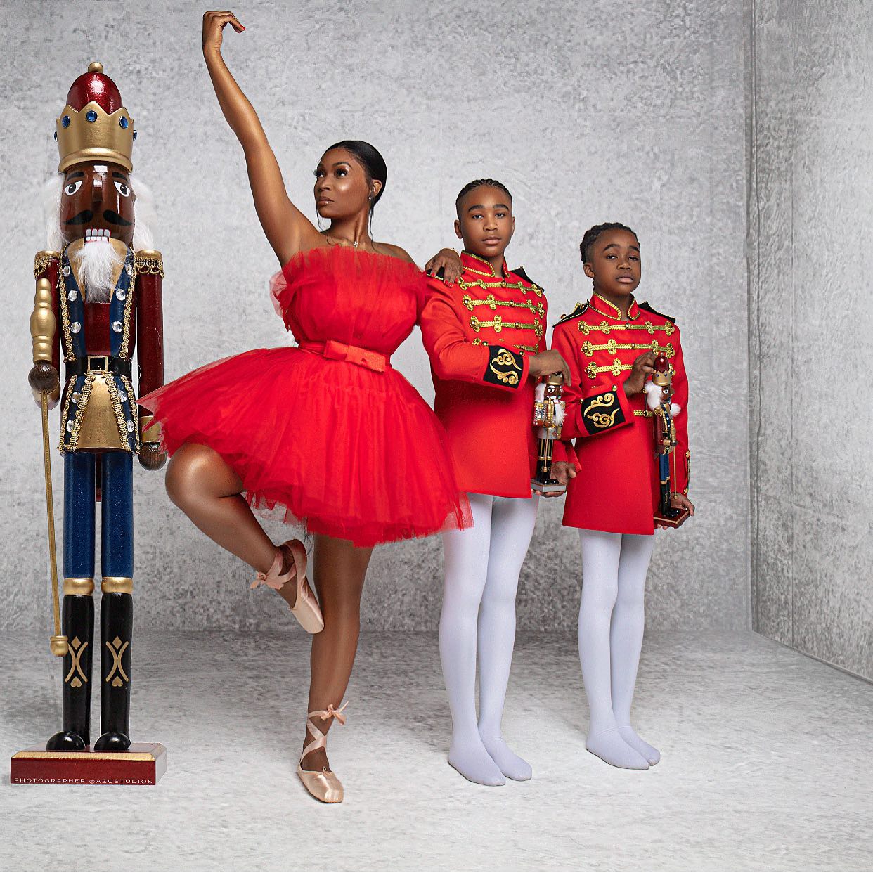 marlo holiday season dress Merry Christmas from my family to yours ❤️🎄!! Photographer: @azustudios Dress: @shopoyemwen Hair: @iamalonzoarnold MUA: @lahluvie Creative: @tyeisha_perry & @jus10__perry C: Grey