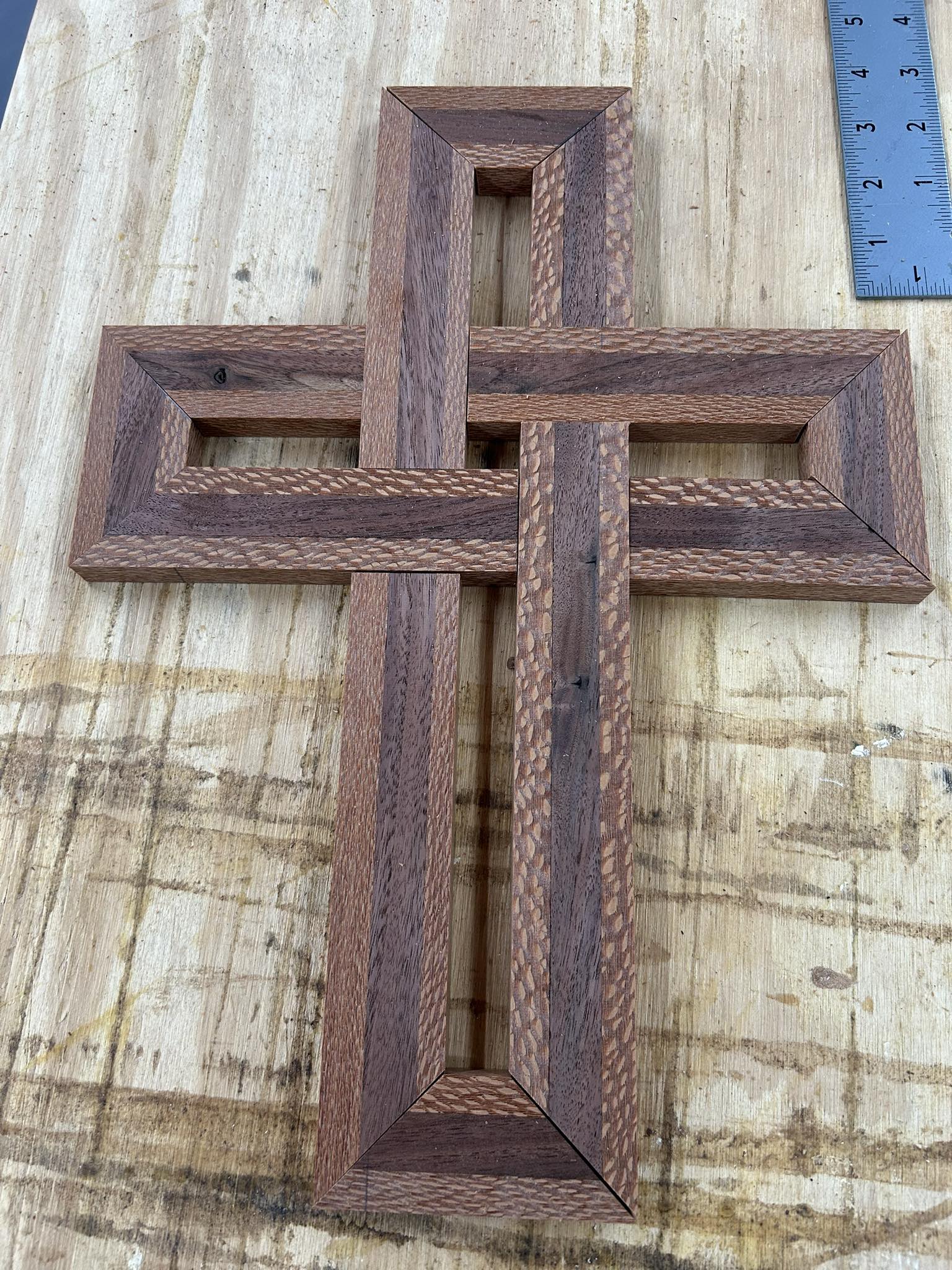 What kind of wood is used for the sides of this wooden cross?
