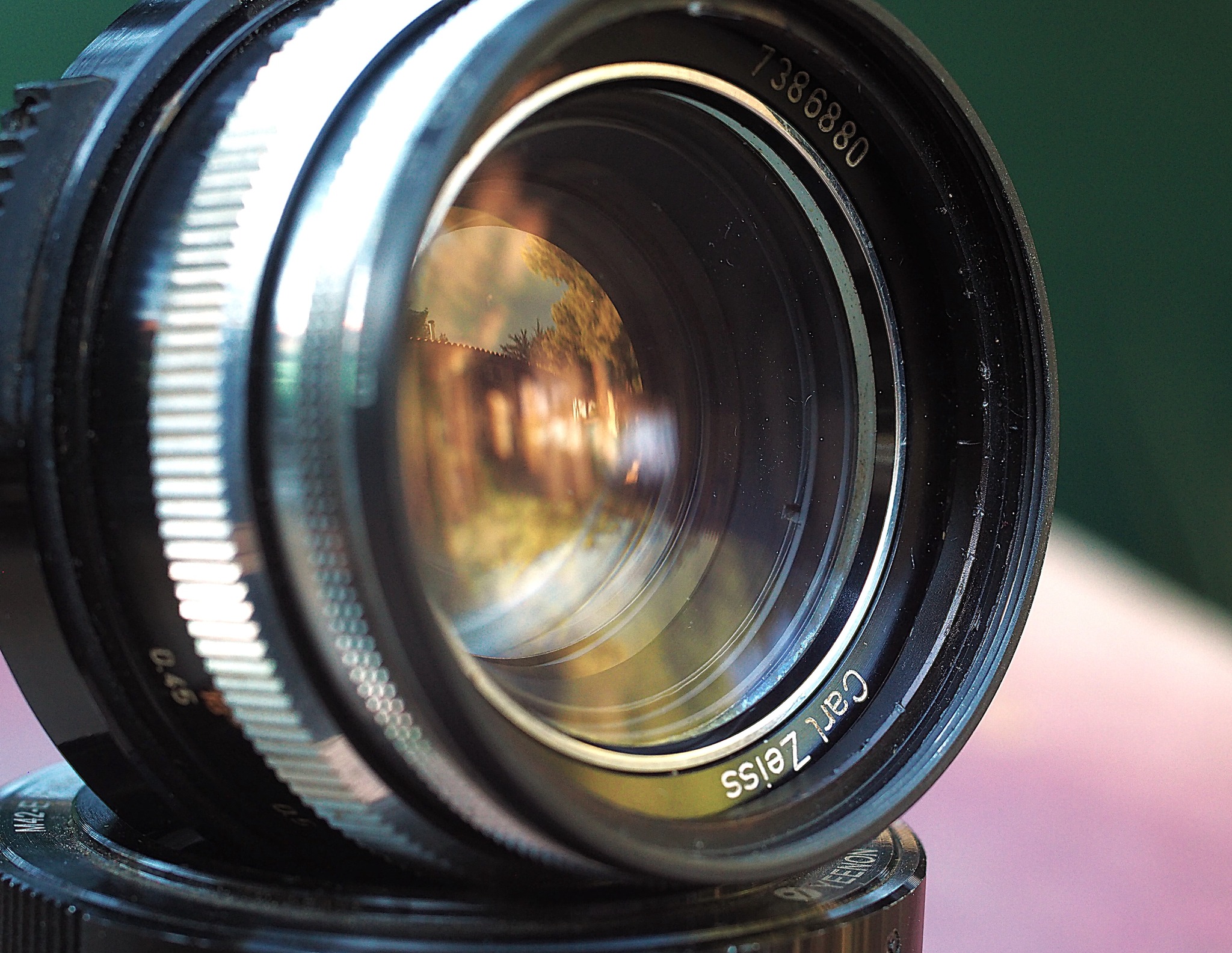 Carl Zeiss Ultron 50mm f1.8 vintage lens review