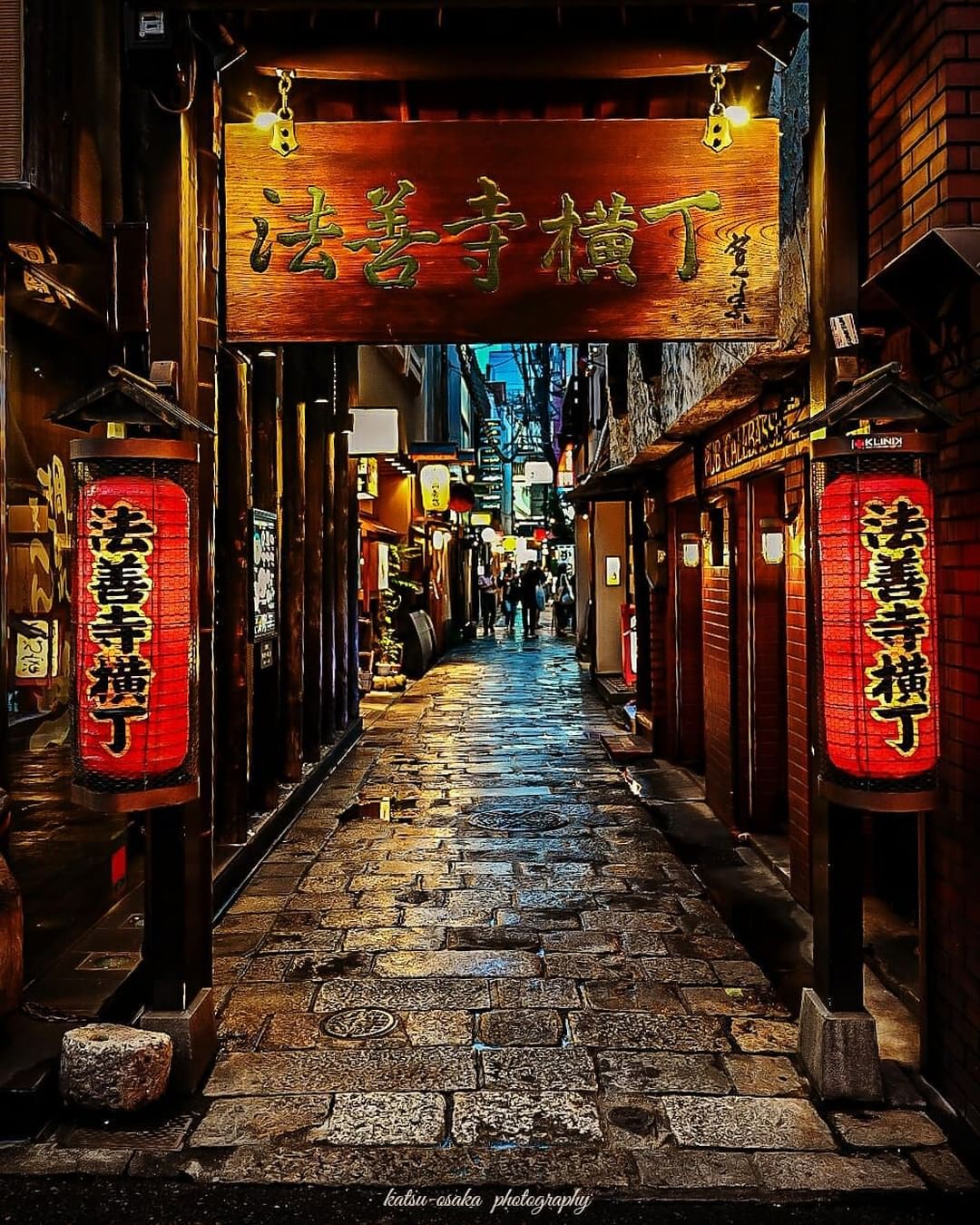 discover-hozenji-yokocho-one-of-the-most-atmospheric-streets-in