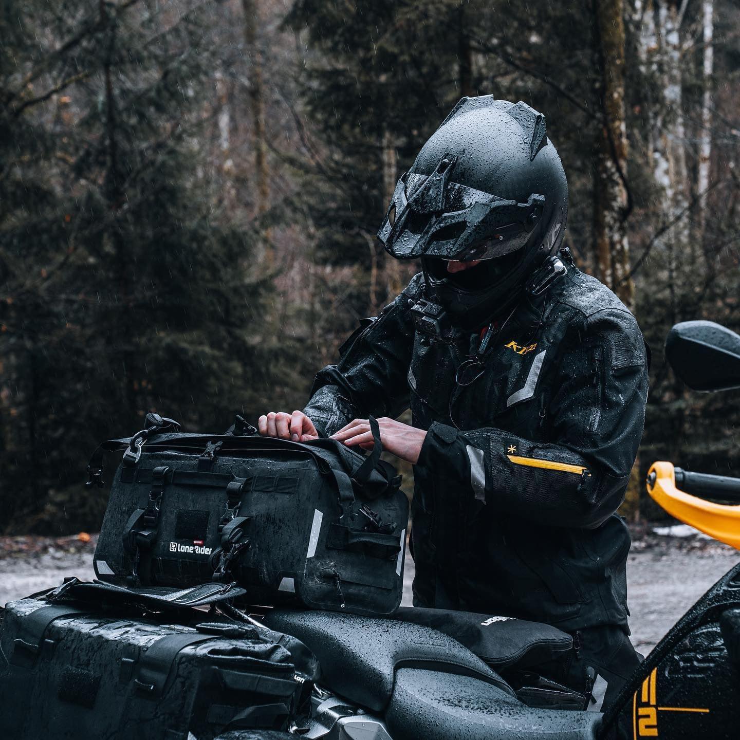TopRun Racing - Túi chống trước Lone Rider Overlander 30L... | Facebook