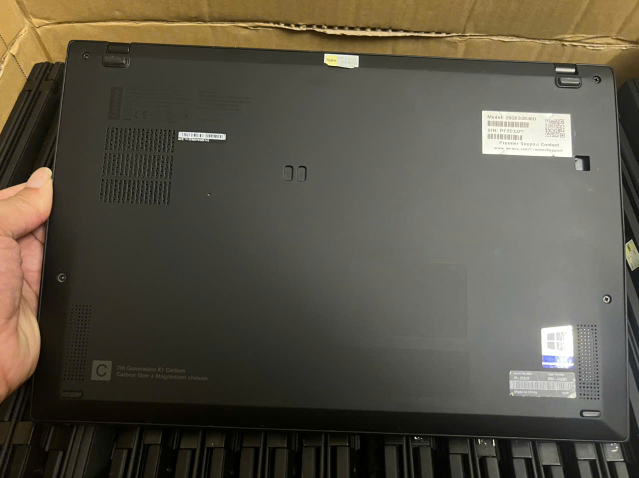 Thinkpad X1 carbon gen7 máy jp i5 8th /16/256 . Giá 5trx màn cảm 