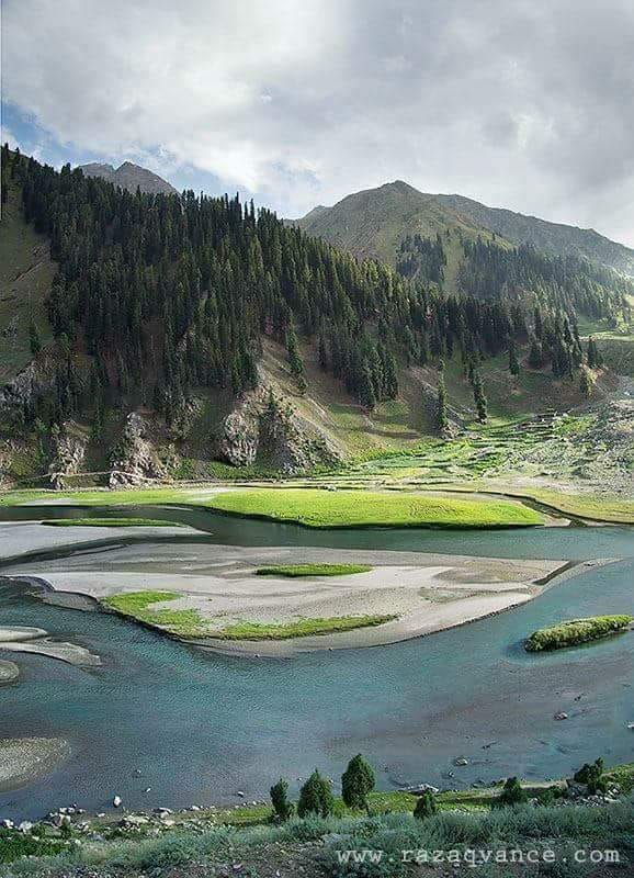 Pakistan - روندو: باغیچہ کے قریب ایک جگہ بلاسٹنگ اور دوسری جگہ تودہ ...