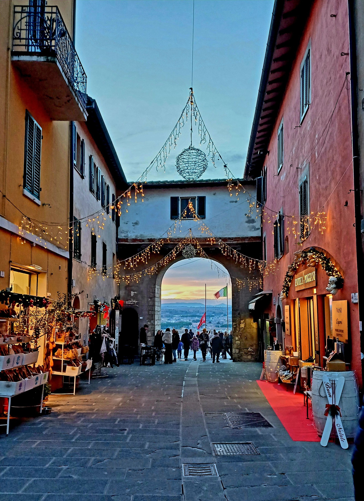 Umbria-una foto al giorno | Aria di Natale a Castiglione del lago ...