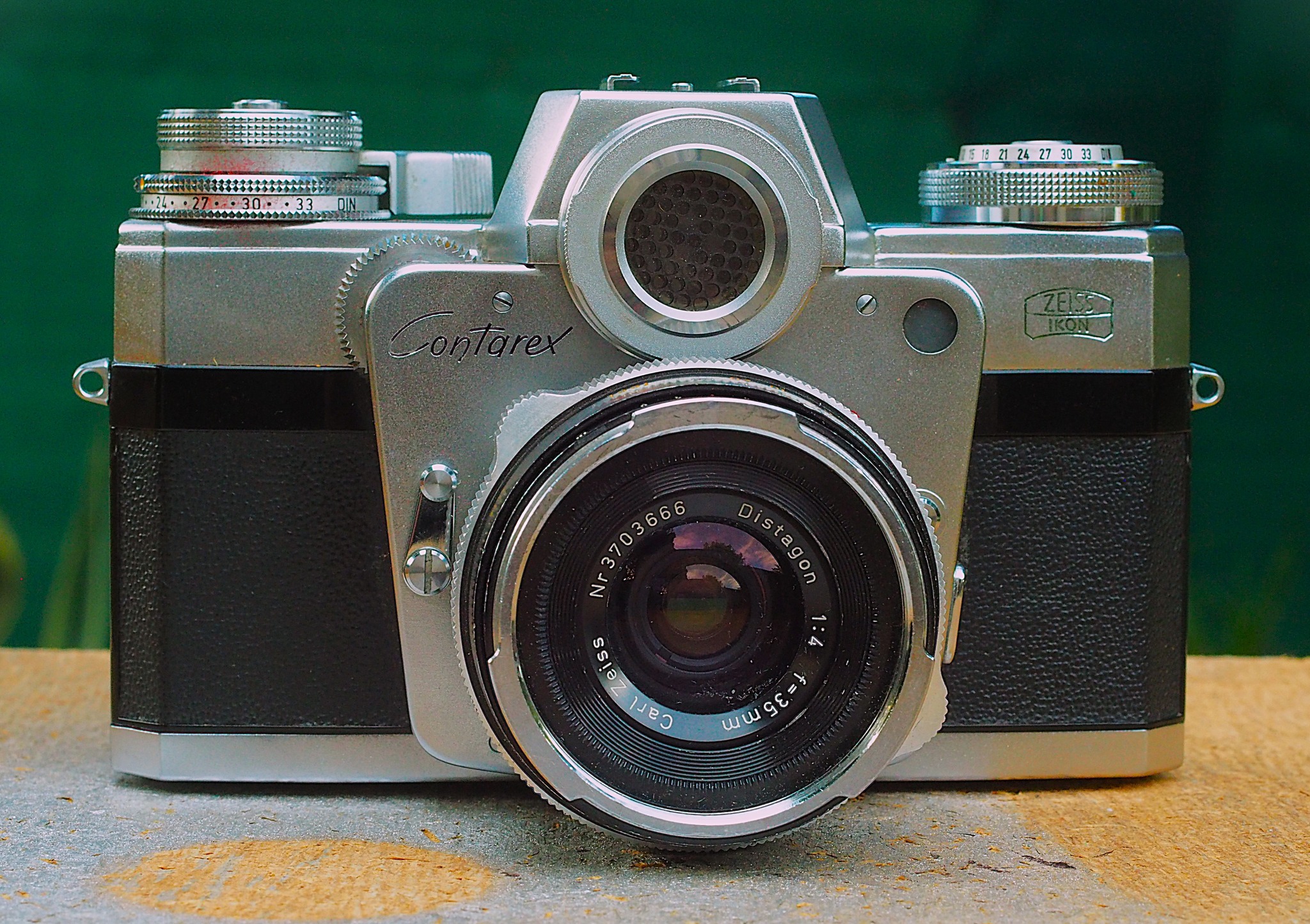 Carl Zeiss Distagon 35mm f/4 'Blitz' lens review