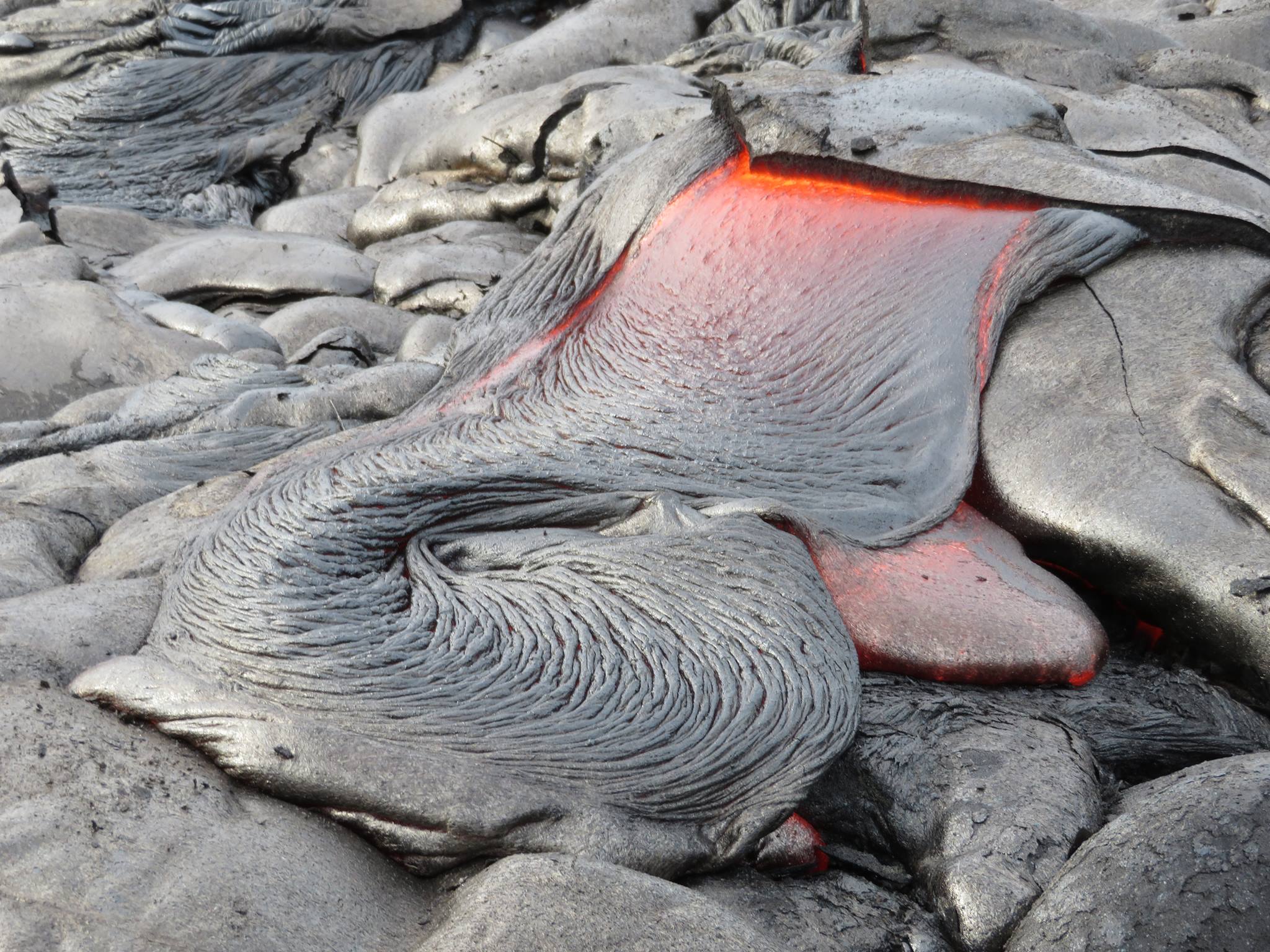 Volcanian - 04/03/2022 Continúan los pulsos eruptivos del volcán Ibu ...