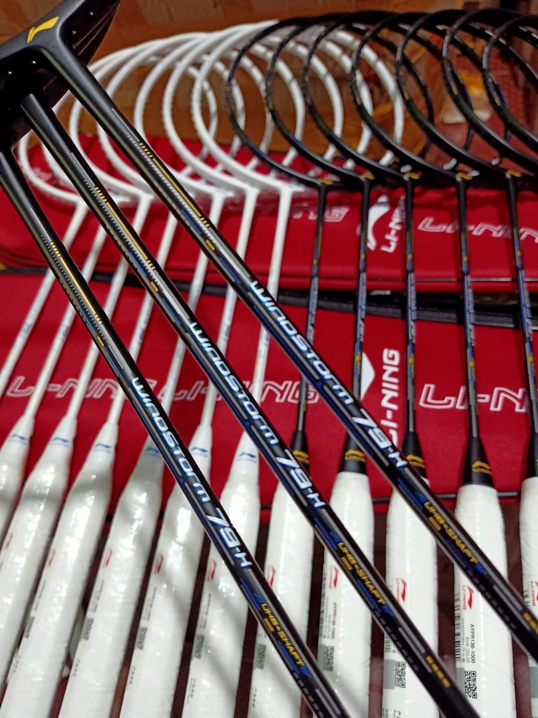 Thêm một cặp Lining... - Shop Cầu Lông Cươngyonex Hà Nội