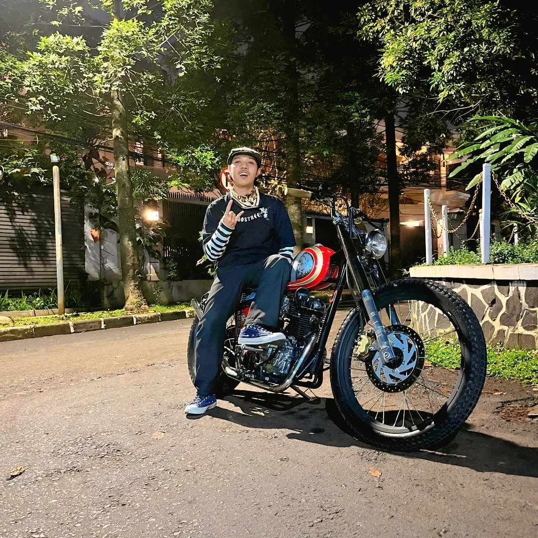 Check the location. #chopper #british #art | Ari Hsm