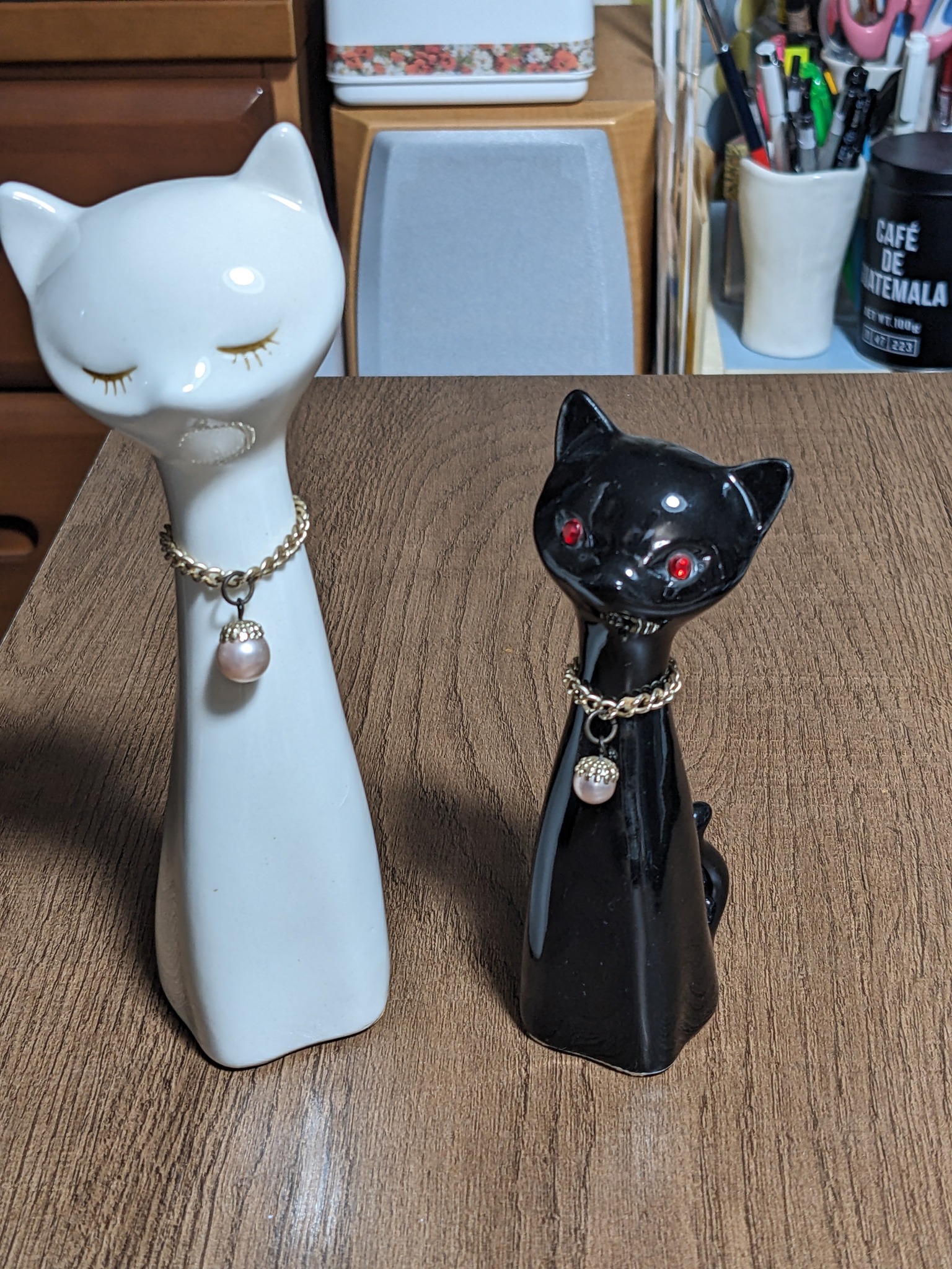 昭和レトロ 東海銀行 猫 貯金箱 3体セット フロッキー 当時物 荷物を整理していたら、こんな懐かしいものが出て来た。旧東海銀行