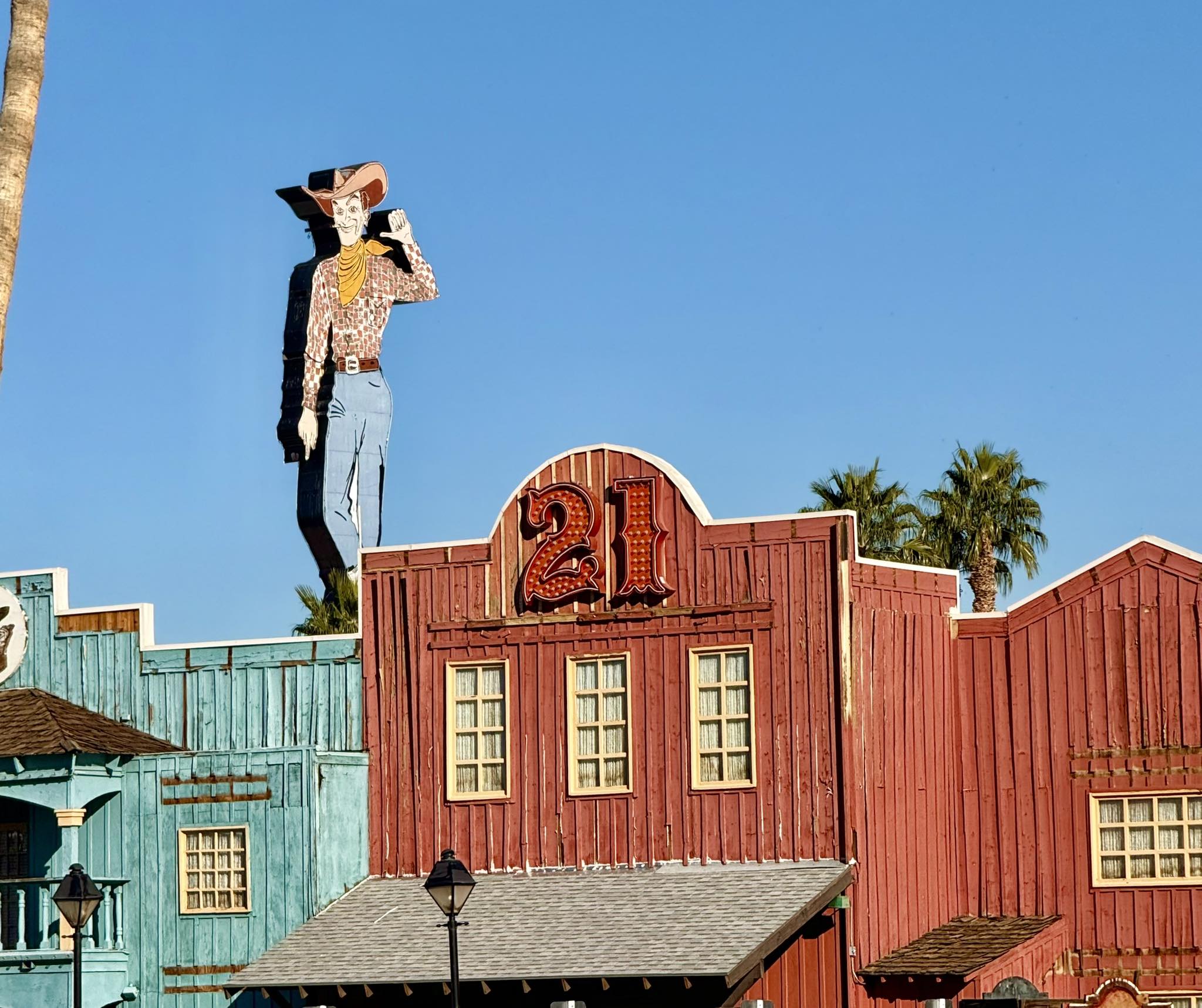 Laughlin Buzz Rants and Raves | River Rick hanging out over the Pioneer ...