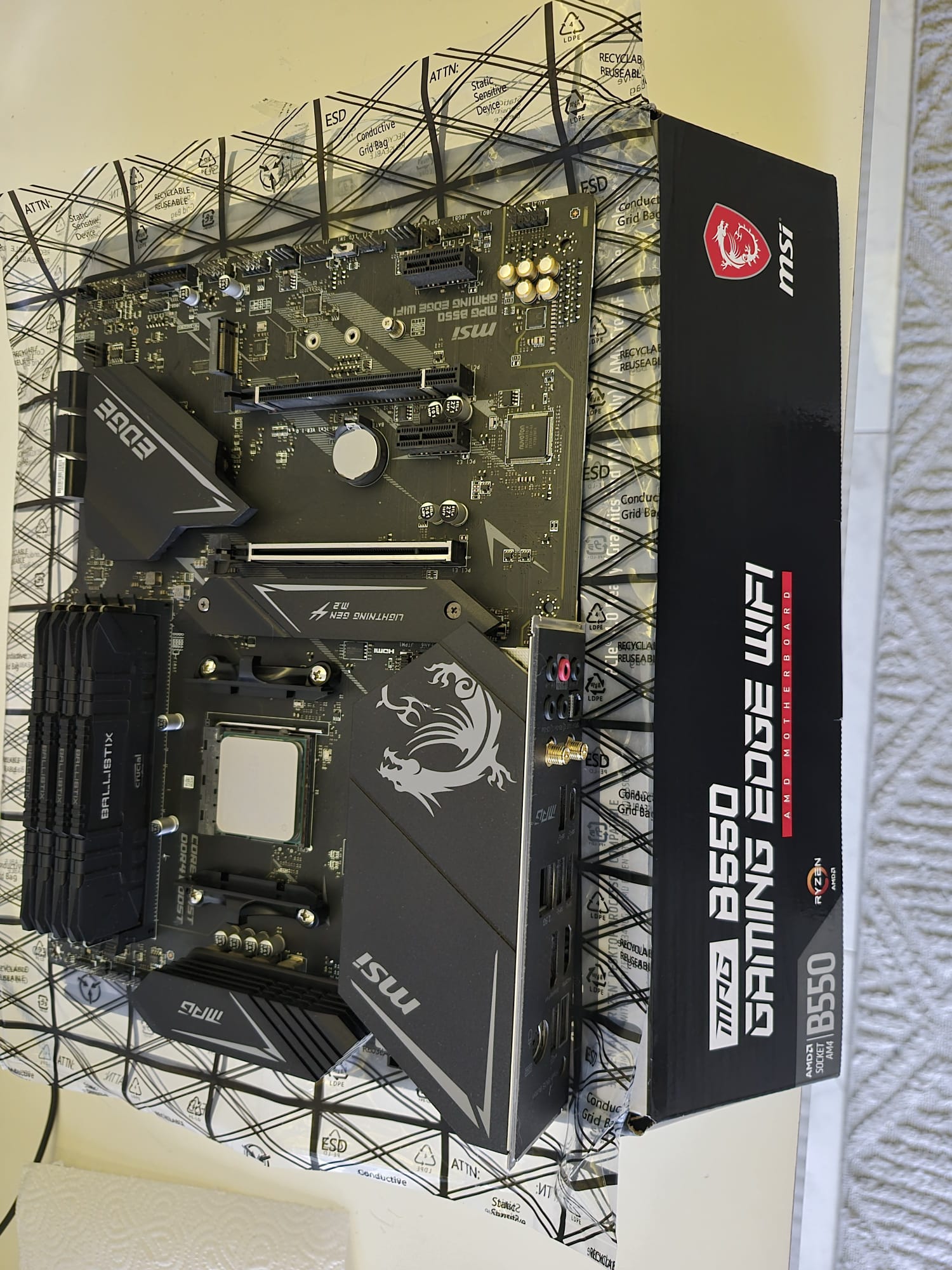 Satılık set: AMD Ryzen 5 5600X +MSİ B550 Gaming Edge WiFi +Crucial