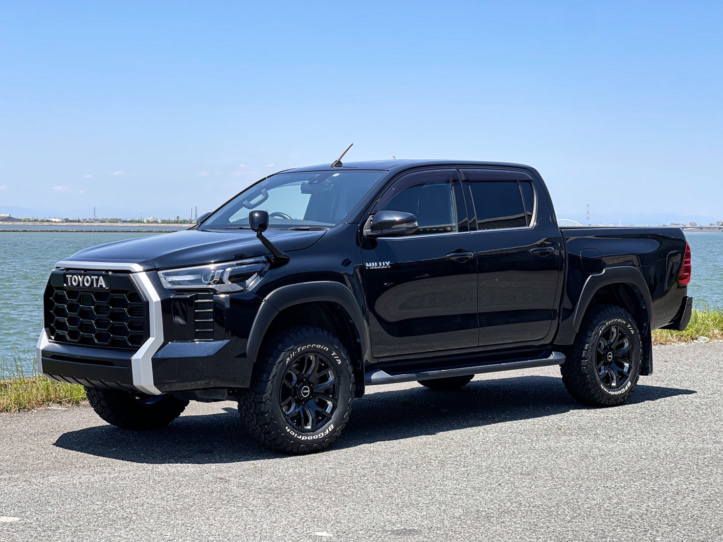TEAM DAYTONA M9 x TOYOTA HILUX Black Edition Color: Semigloss