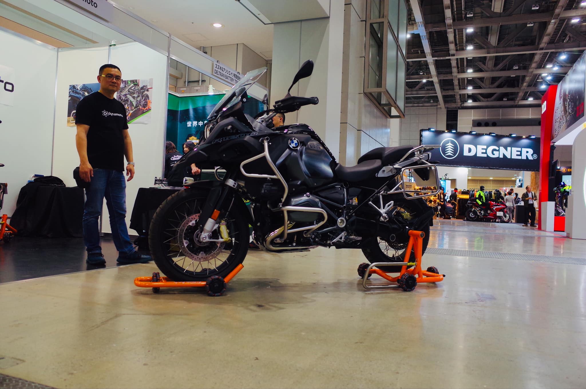 Dynamoto Taiwan Dynamoto 移動式駐車架在日本國際展示場 番號2 33 歡迎台灣朋友一起來熱鬧 Facebook