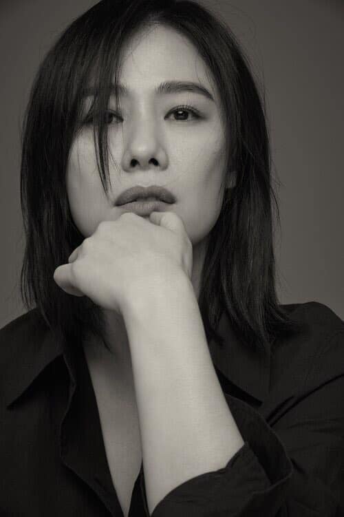 A dazzling fusion of art and star power—“Face to Face” by Kim