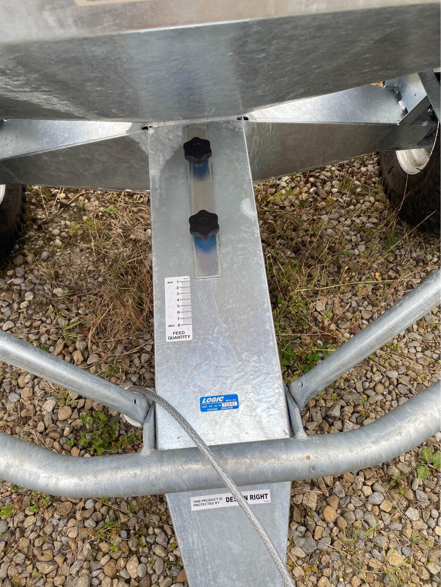 Logic LMF100 sheep feeder/Snacker - Pet Automatic Feeders ...
