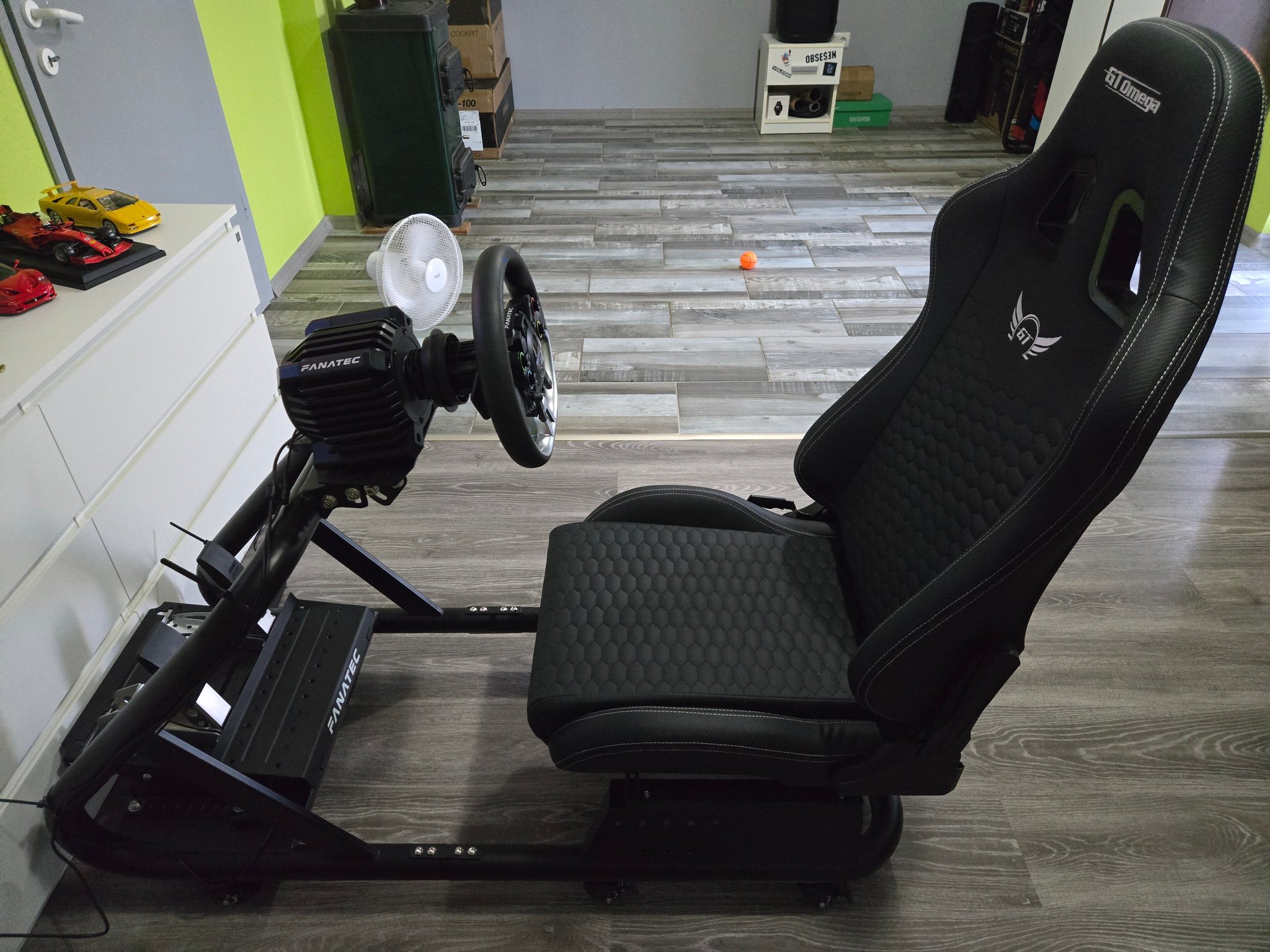GT Omega Titan, XL RS V2 seat, Fanatec DD Pro 8NM wheel, Fanatec 