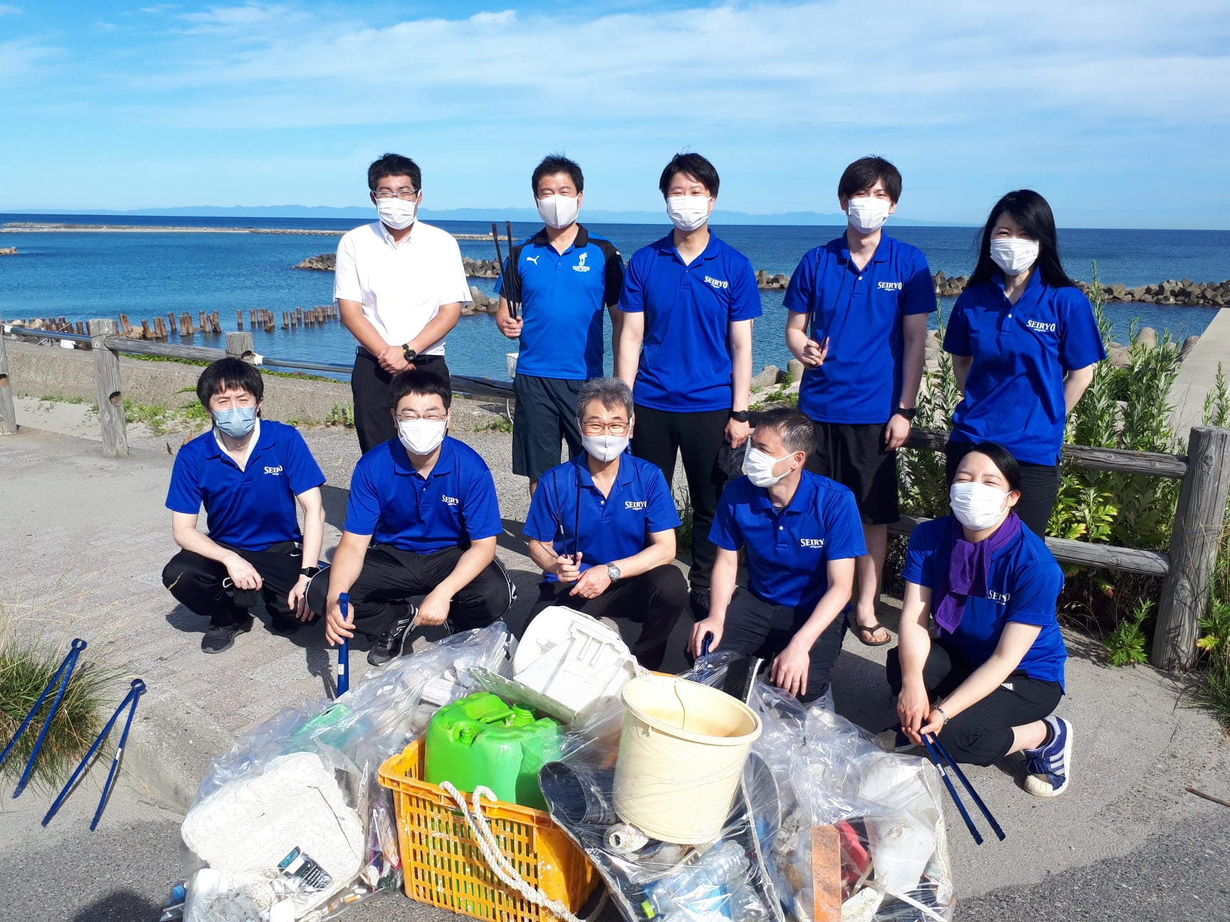新潟青陵高等学校 本日 教職員による海岸清掃を早朝より行いました Facebook
