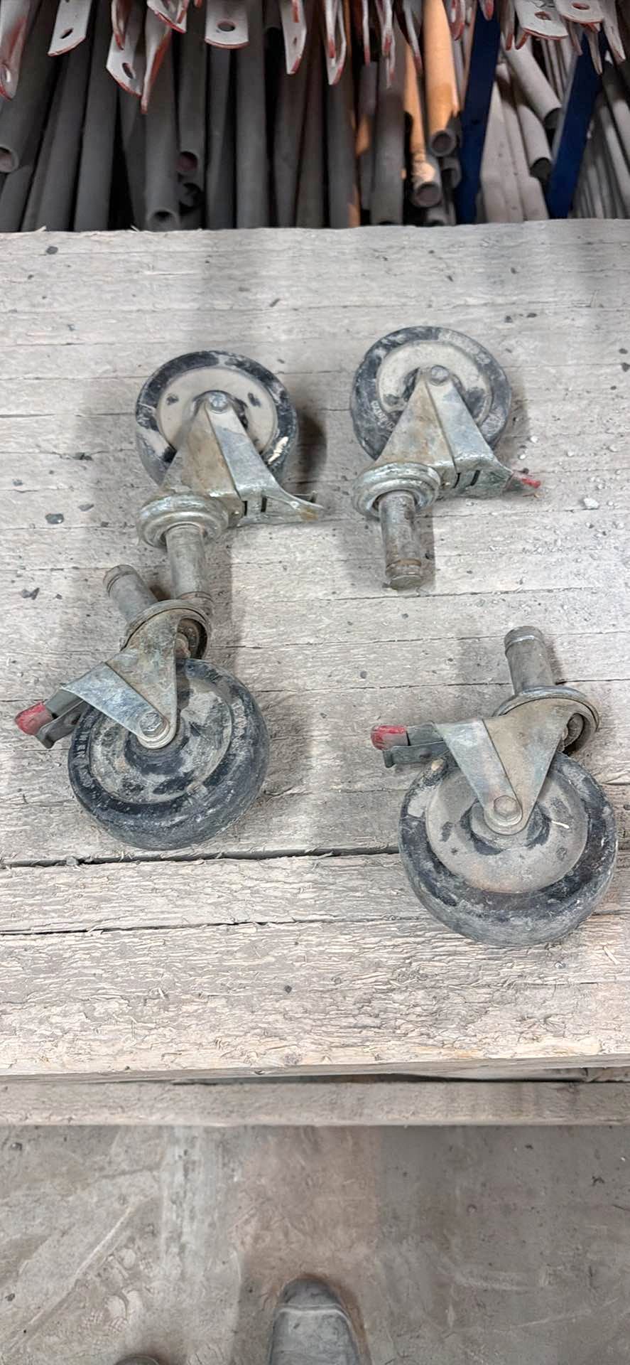 Roue pour petit échafaudage $40 - Climbing Hardware - Quebec, Quebec ...