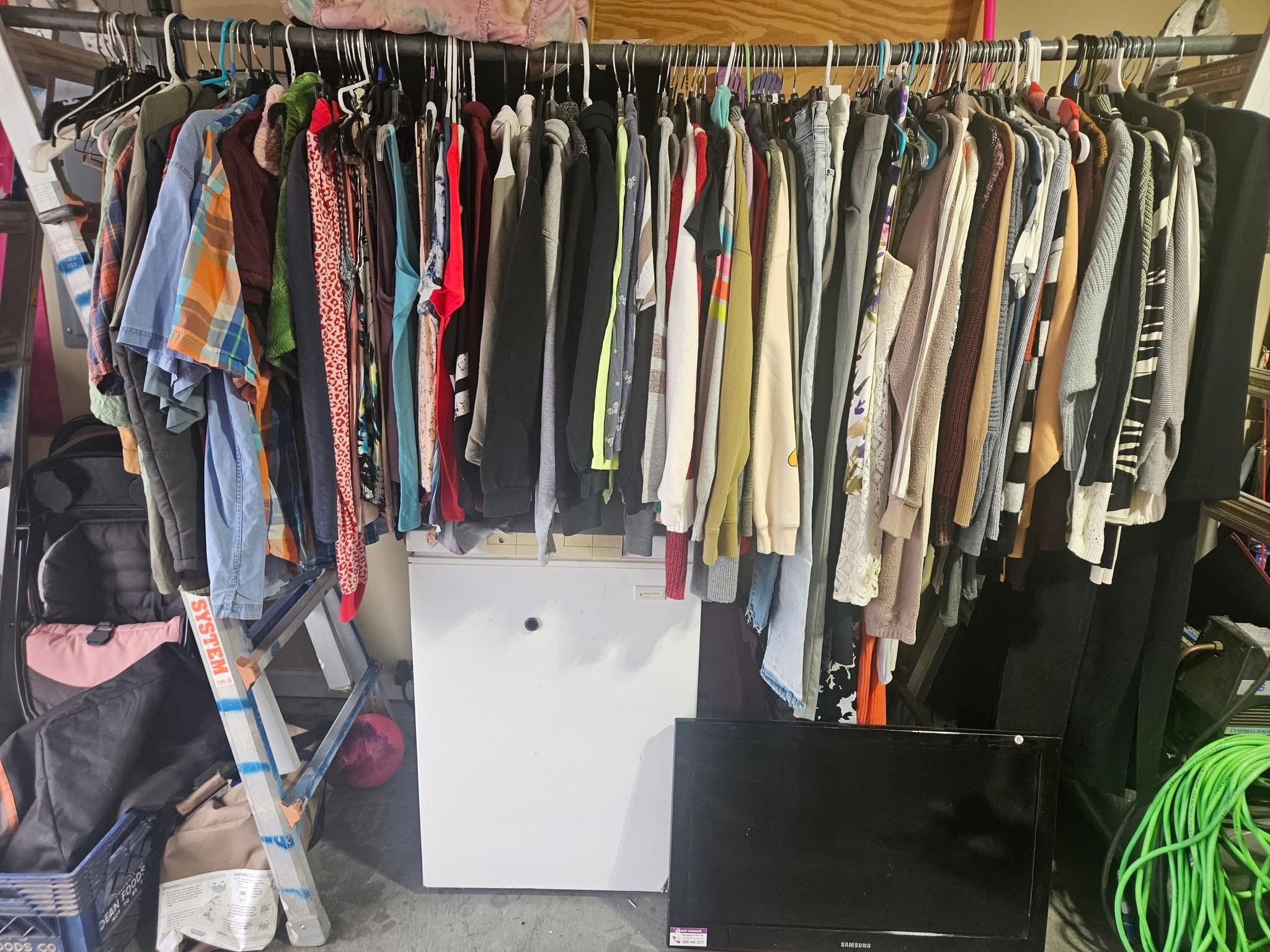 Yard sale 12116 Meriwether drive Sellerburg Friday 8 til 8