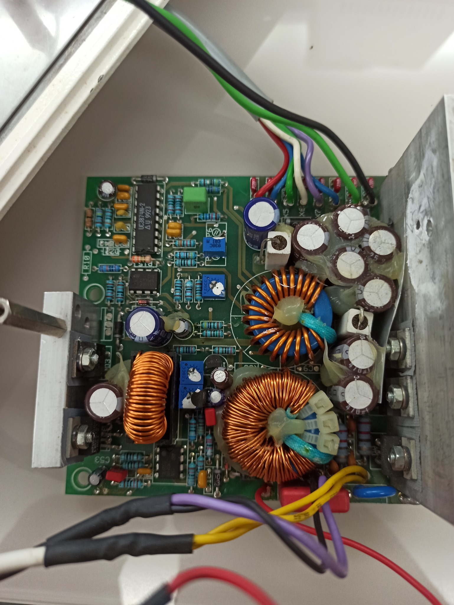 マイケル What are the missing wires for Axioskop 2 power input filter?